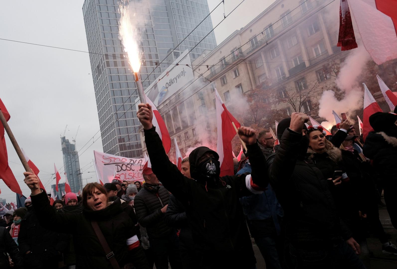 People mark the National Independence Day in Warsaw People wave flags and burn flares during a march marking the National Independence Day in Warsaw, Poland November 11, 2020. Slawomir Kaminski/Agencja Gazeta/via REUTERS   ATTENTION EDITORS - THIS IMAGE WAS PROVIDED BY A THIRD PARTY. POLAND OUT. NO COMMERCIAL OR EDITORIAL SALES IN POLAND. SLAWOMIR KAMINSKI