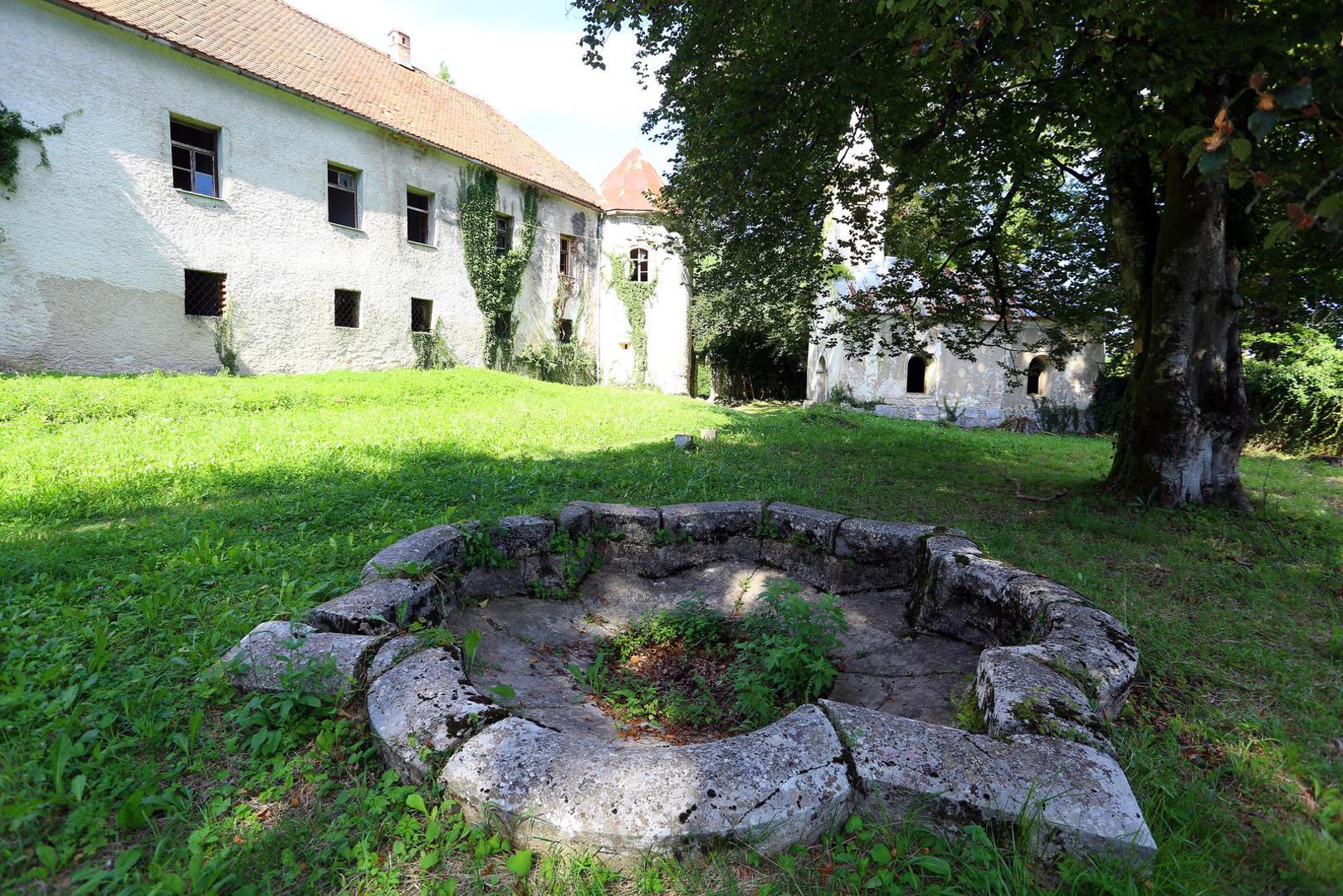 Današnji izgled dvorac je dobio obnovom 1803. godine, za vrijeme grofa Ivana Oršića