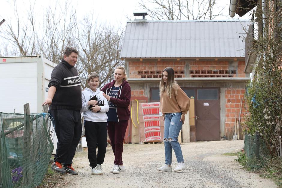 Dan nakon potresa u Petrinji i okolnim selima