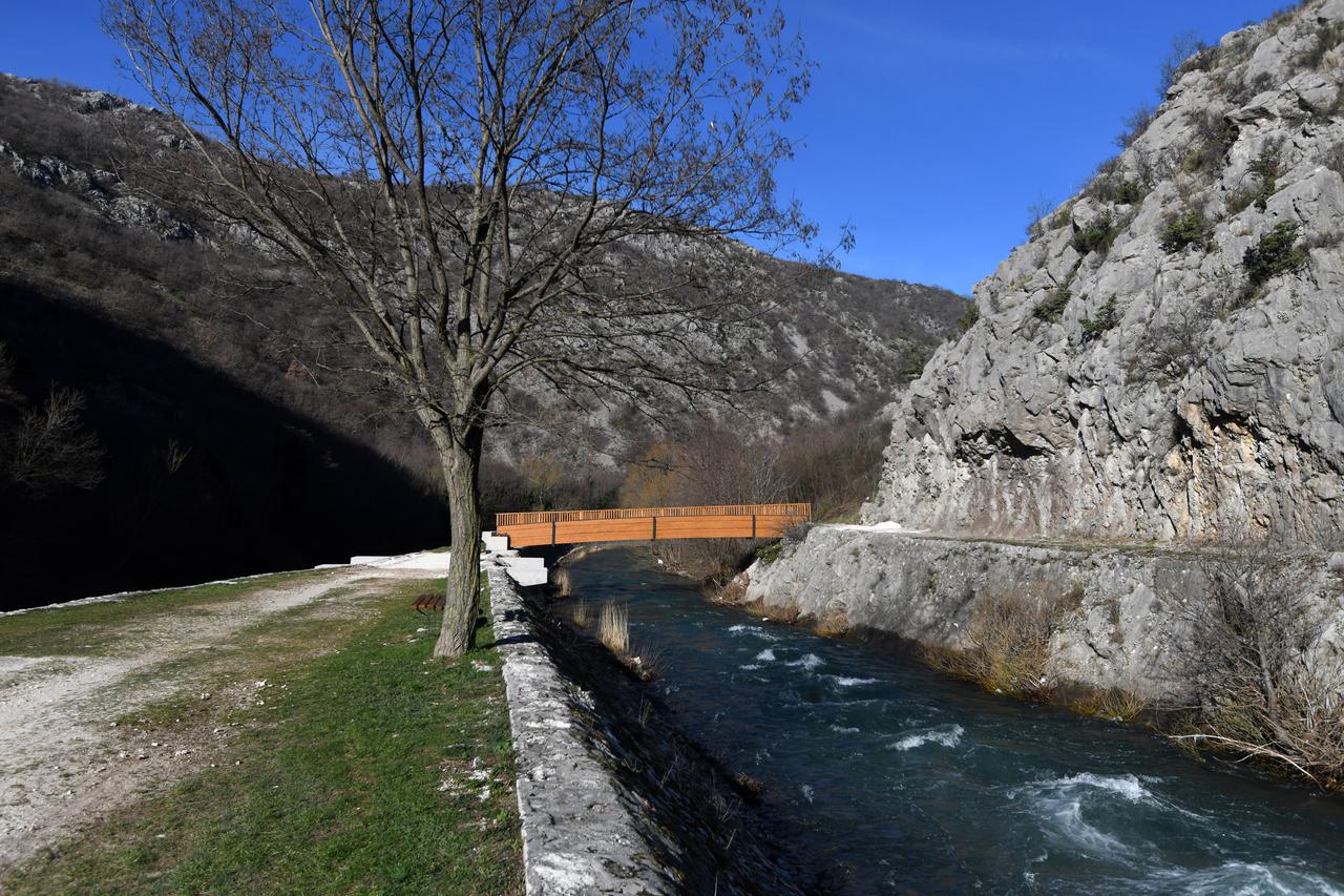 Knin: Izgradnja pješa?ko-biciklisti?kih mostova na rijeci Krki i Butižnici