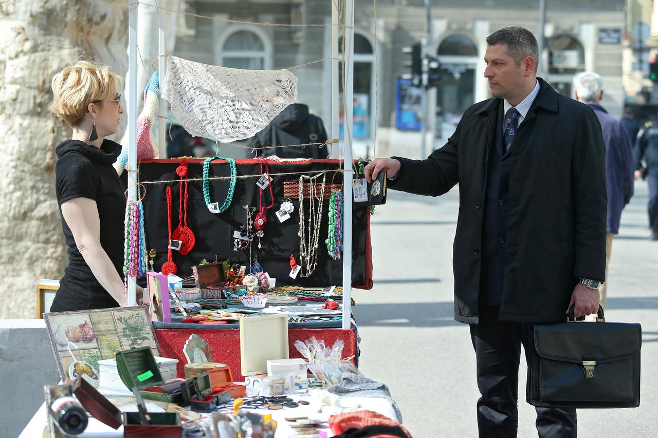 13.03.2014., Zagreb - Komunalni redar Marko Clekovic u svakodnevnom rijesavanju problema u strog centru grada. Photo: Sanjin Strukic/PIXSELL