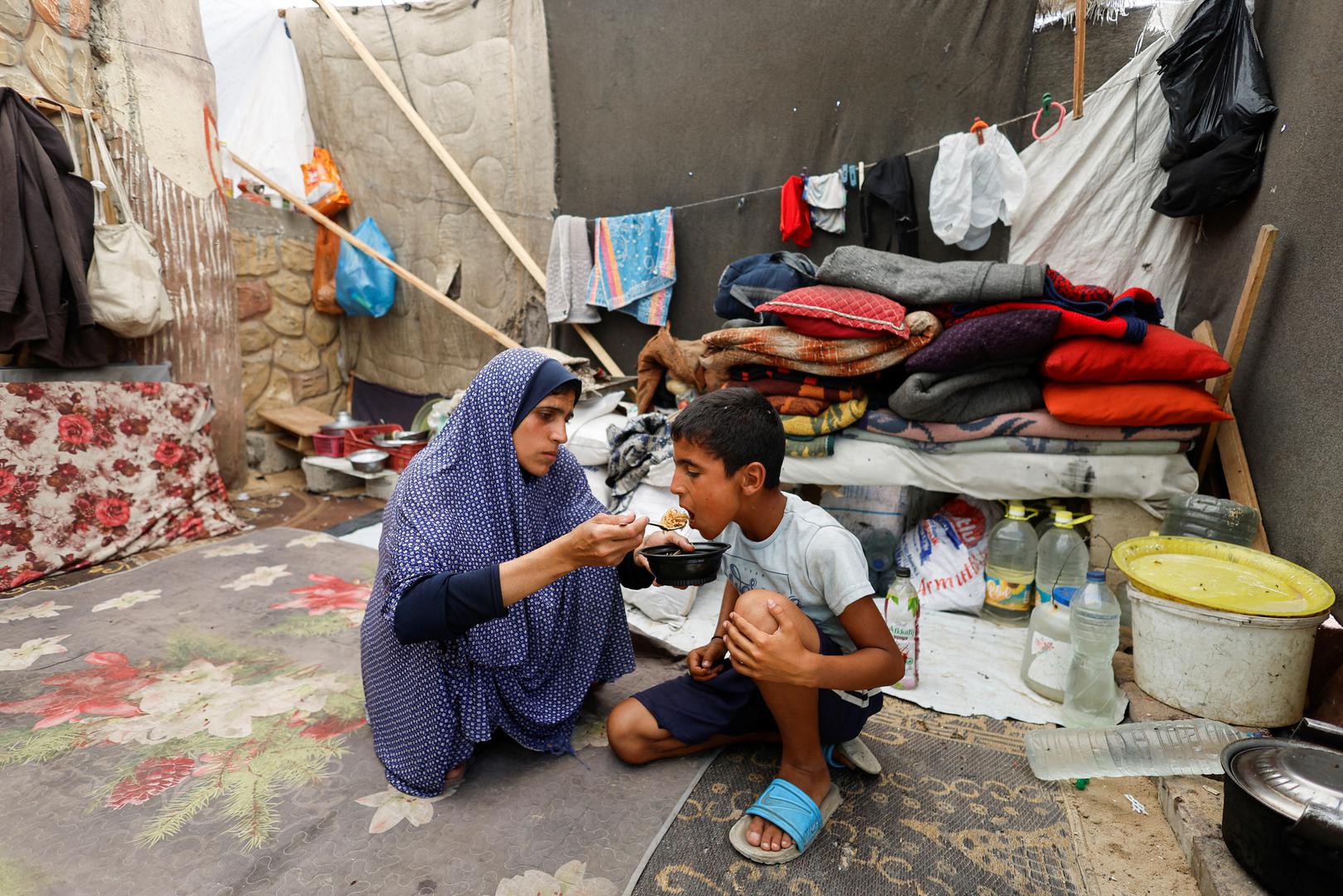 Displaced Palestinians, who fled their house due to Israel's military offensive, shelter in a tent, in Rafah, in the southern Gaza Strip May 23, 2024. REUTERS/Mohammed Salem Photo: MOHAMMED SALEM/REUTERS