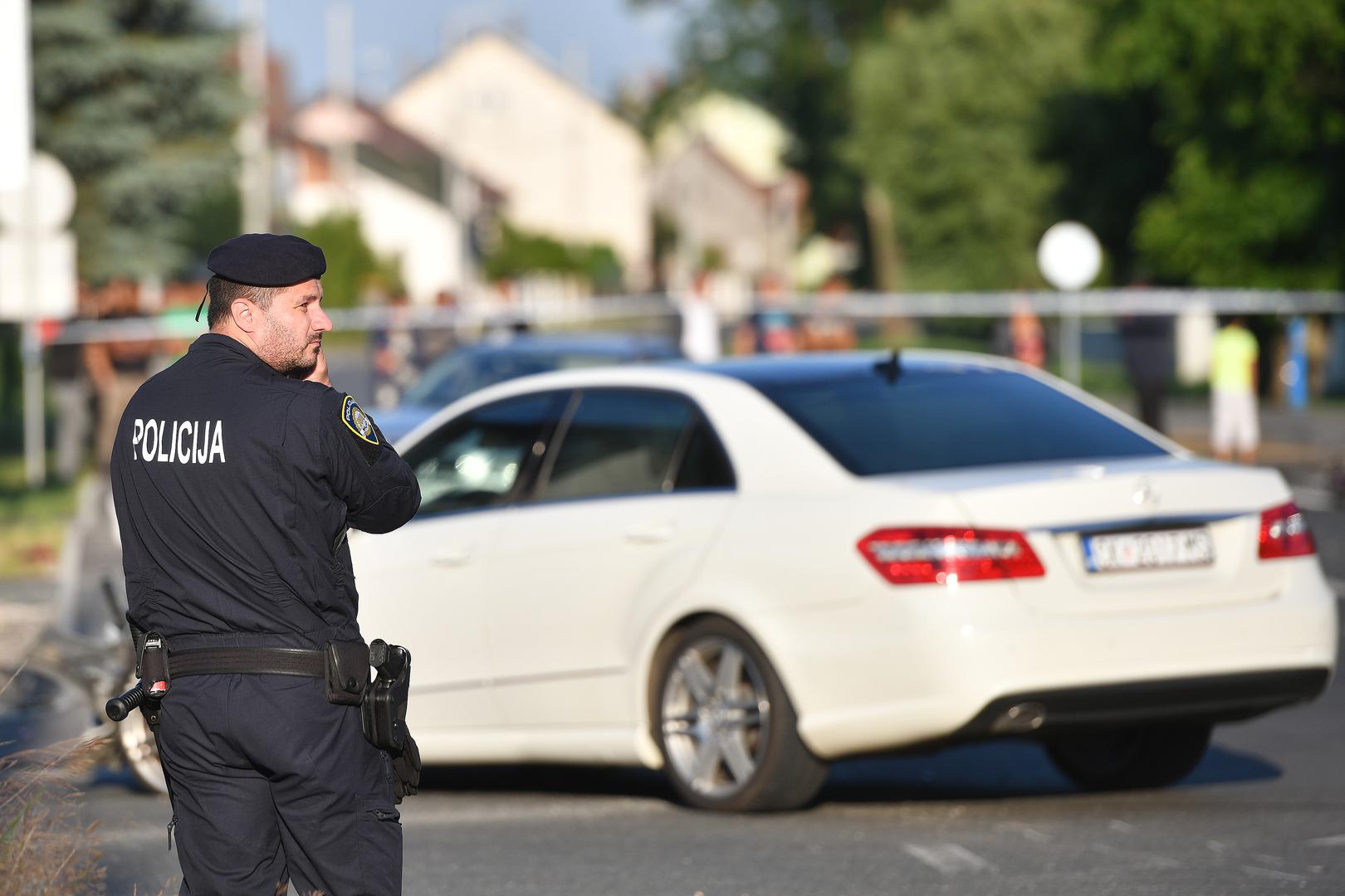 10.06.2022., Stefanec - Na raskrizju Ulice Zrinski i Ulice Vladimira Nazora dogodila se prometna nesreca izmedju dva osobna automobila, koja su nakon toga sletjela u banderu i udarila u dva pjesaka kraj ceste, od kojih je jedan smrtno stradao, dok je drugi prevezen u ZB Cakovec. Photo: Vjeran Zganec Rogulja/PIXSELL