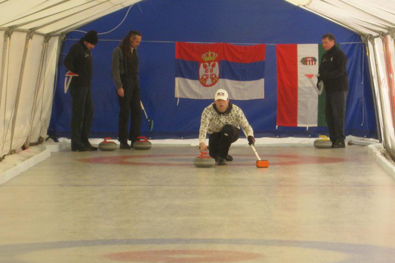 Curling Čudnovati čunjaš (1)