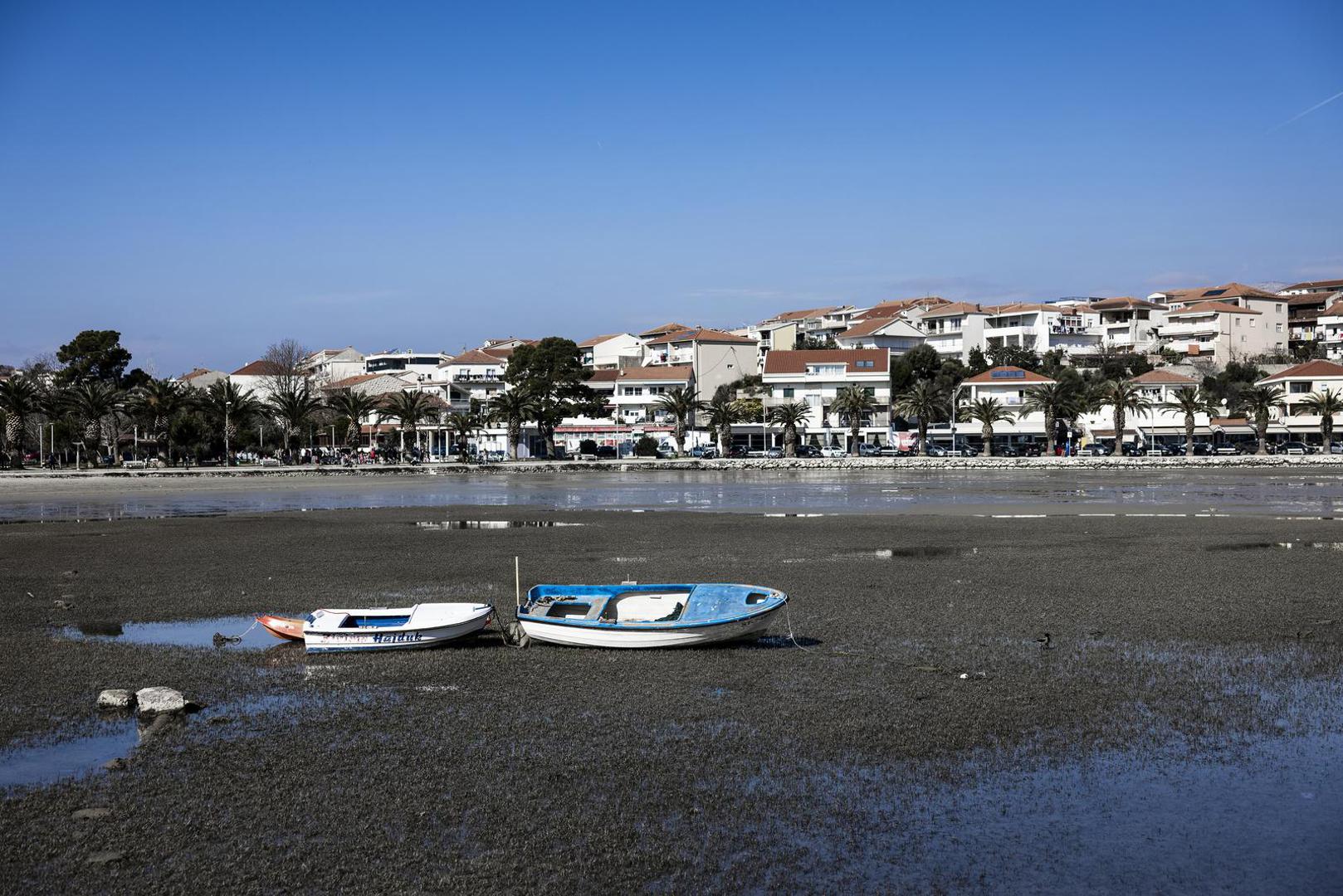 21.02.2023., Stobrec - Velika oseka u Stobrecu ostavila je brojne brodice na suhom. Photo: Milan Sabic/PIXSELL