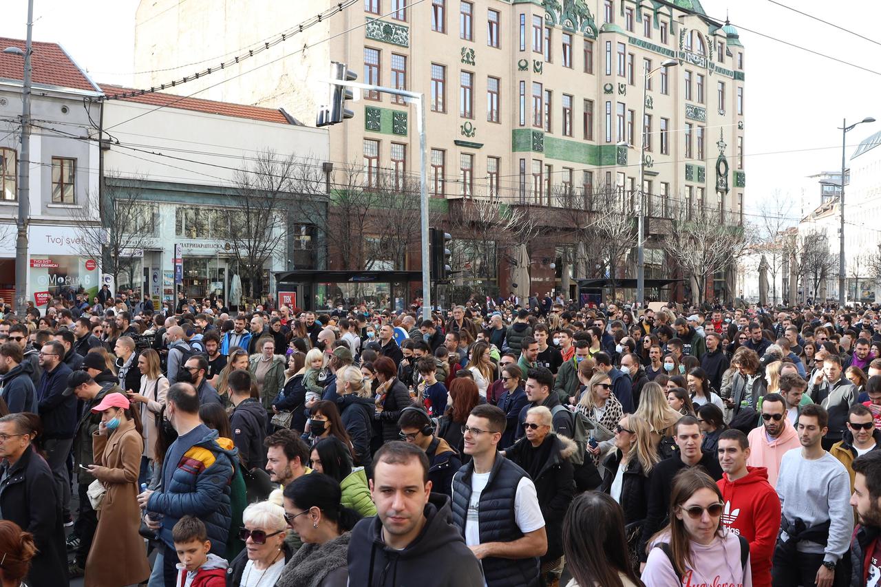 The third protest for safe air of the Eco Guard Association started in Terazije.

Treci po redu protest za bezopasni vazduh udruzenja Eko straza poceo je na Terazijama.
