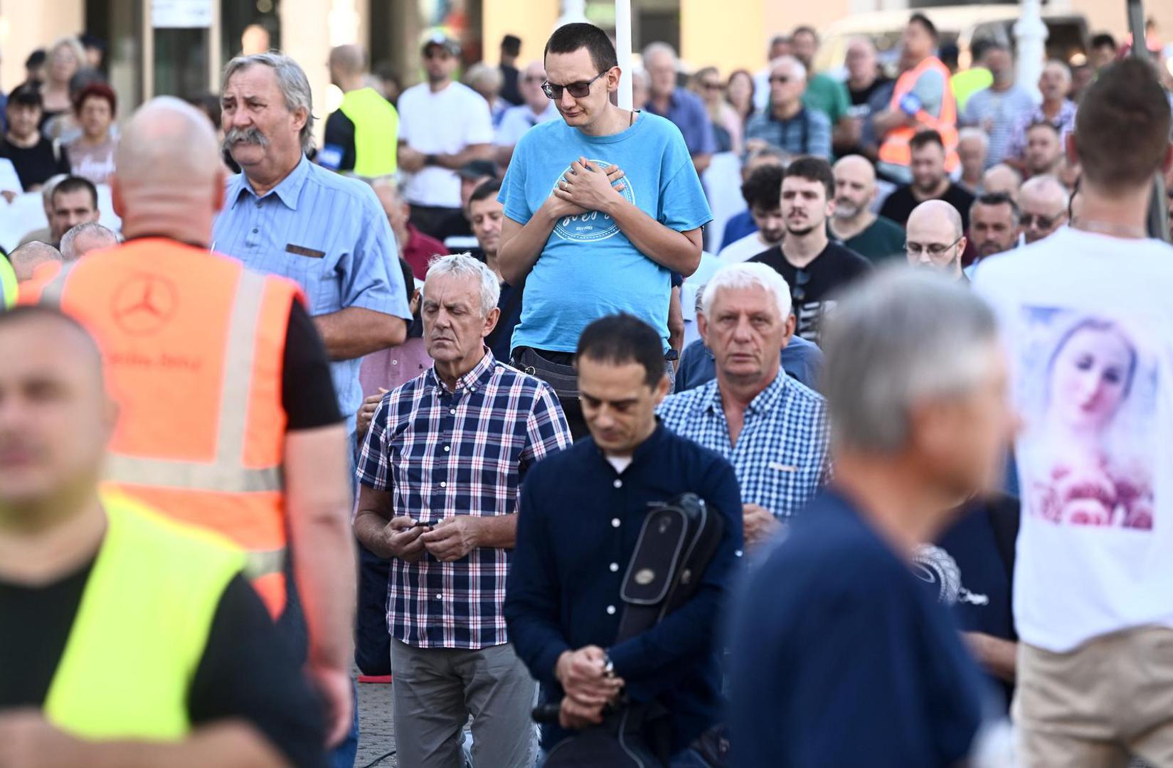 Dakako, jedna od nakana je i za prestanak pobačaja ili kako se iz krajnje konzervativnih kruga može čuti "otvorenost bračnih parova životu".