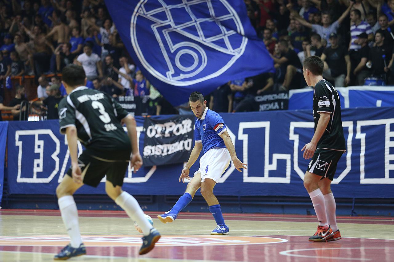 12.10.2014., Dom sportova, Zagreb - Druga hrvatska malonogometna liga, regija Sjever, 1.kolo, MNK Futsal Dinamo - MNK Siscia. Nogometasi Dinama imali su glasnu podrsku svojih navijaca, Bad Blue Boysa na otvaranju prvenstva. Matija Djulvat.  Photo: Goran S