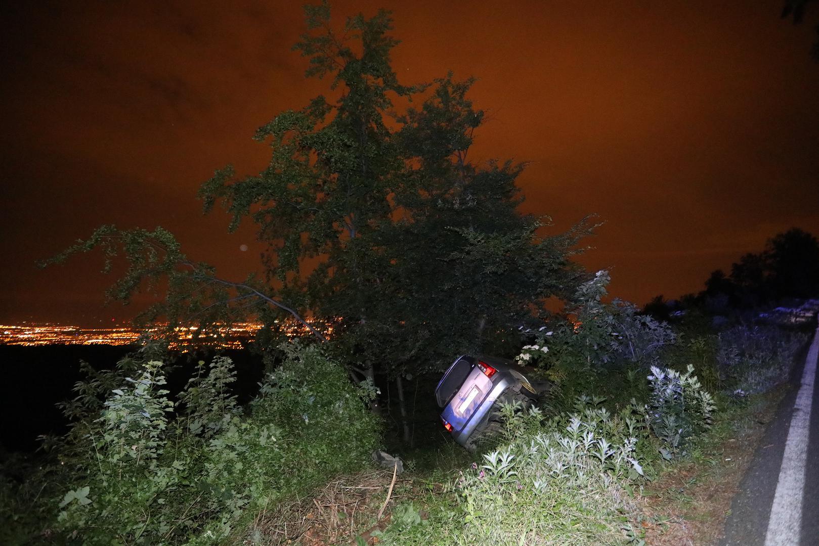 23.05.2020., Zagreb - Izvlacenja automobila koji je sletio sa Sljemenske ceste. 
Photo: Borna Filic/PIXSELL