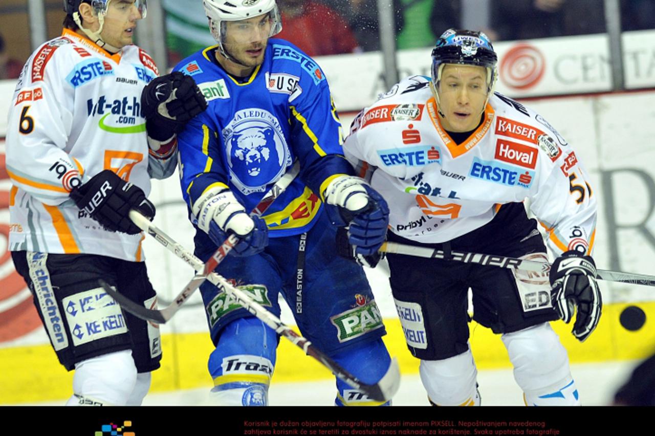 '17.01.2010., Zagreb - KHL Medvescak Zagreb i EHC LIWEST Black Wings Linz su u Ledenoj dvorani Doma sportova odigrali hokejasku utakmicu 44. kola EBEL lige. Mike Ouellette.  Photo: Goran Stanzl/PIXSEL