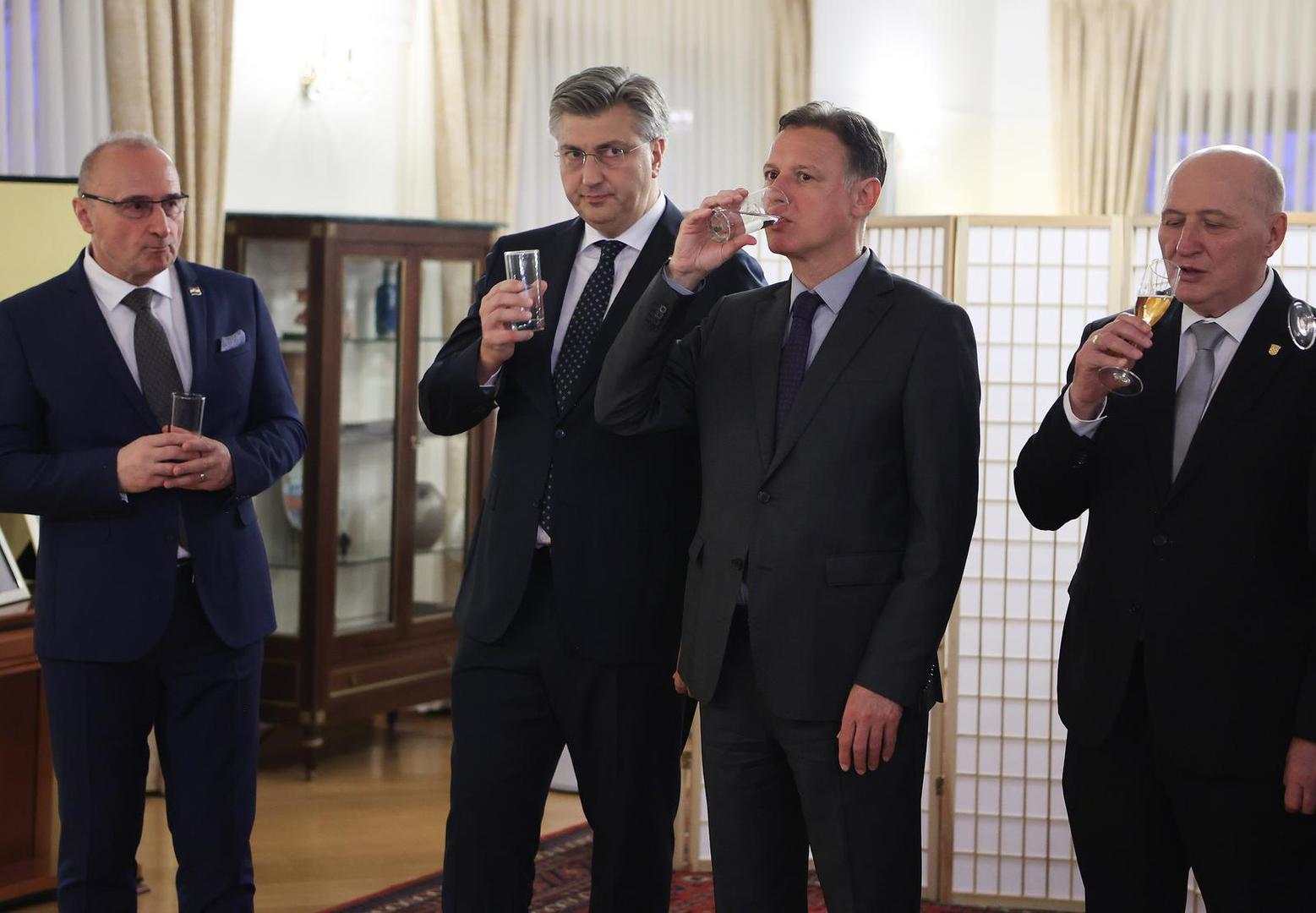 17.04.2023., Zagreb - Potpredsjednik Hrvatskoga sabora akademik Zeljko Reiner prima "Odlicje Reda izlazeceg sunca prve klase s lentom" u rezidenciji japanskog veleposlanika. Photo: Marko Prpic/PIXSELL