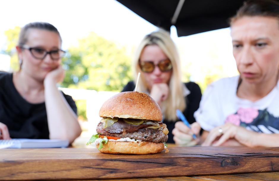 Zagreb: Testiranje burgera na Burger Festu