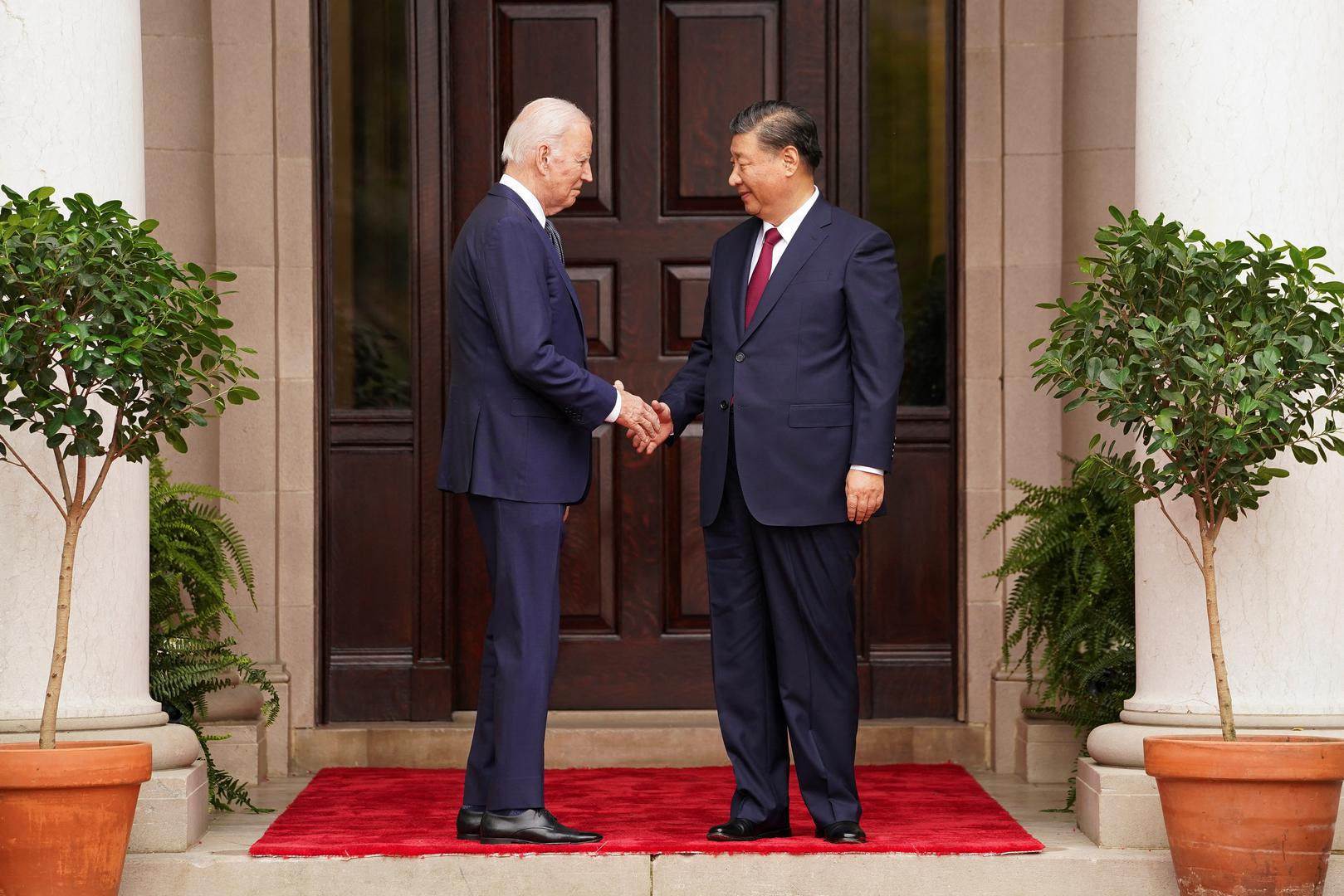 U.S. President Joe Biden shakes hand with Chinese President Xi Jinping on the sidelines of the Asia-Pacific Economic Cooperation (APEC) summit, in Woodside, California, U.S., November 15, 2023. REUTERS/Kevin Lamarque Photo: KEVIN LAMARQUE/REUTERS