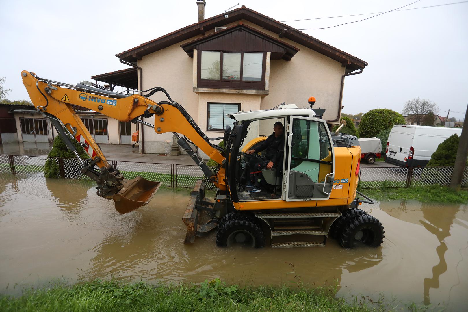 04.10.2024., Karlovac - Zbog visokog vodostaja rijeke Kupe koji je u 9 sati bio na 768 cm proglasene su izvanredne mjere od poplava.  Photo: Kristina Stedul Fabac/PIXSELL