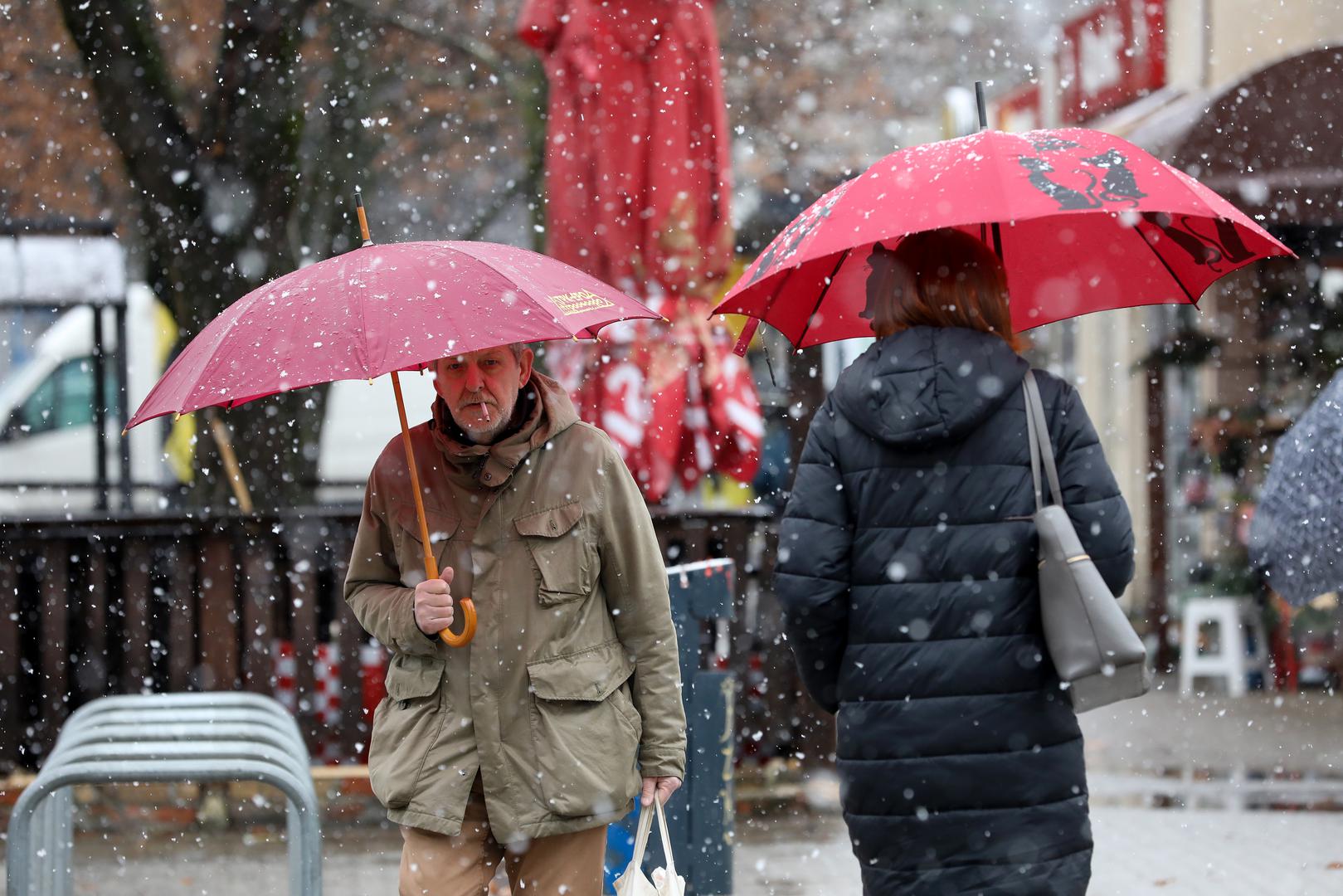 Nakon nekoliko dana južine i iznadprosječno visokih temperatura koje su podsjećale i na proljeće u Zagreb, ali i ostatak Hrvatske, vratila se zima.