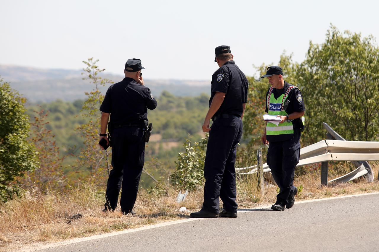 Jedna osoba smrtno stradala u prometnoj nesreći na cesti između Bilica i Tromilje