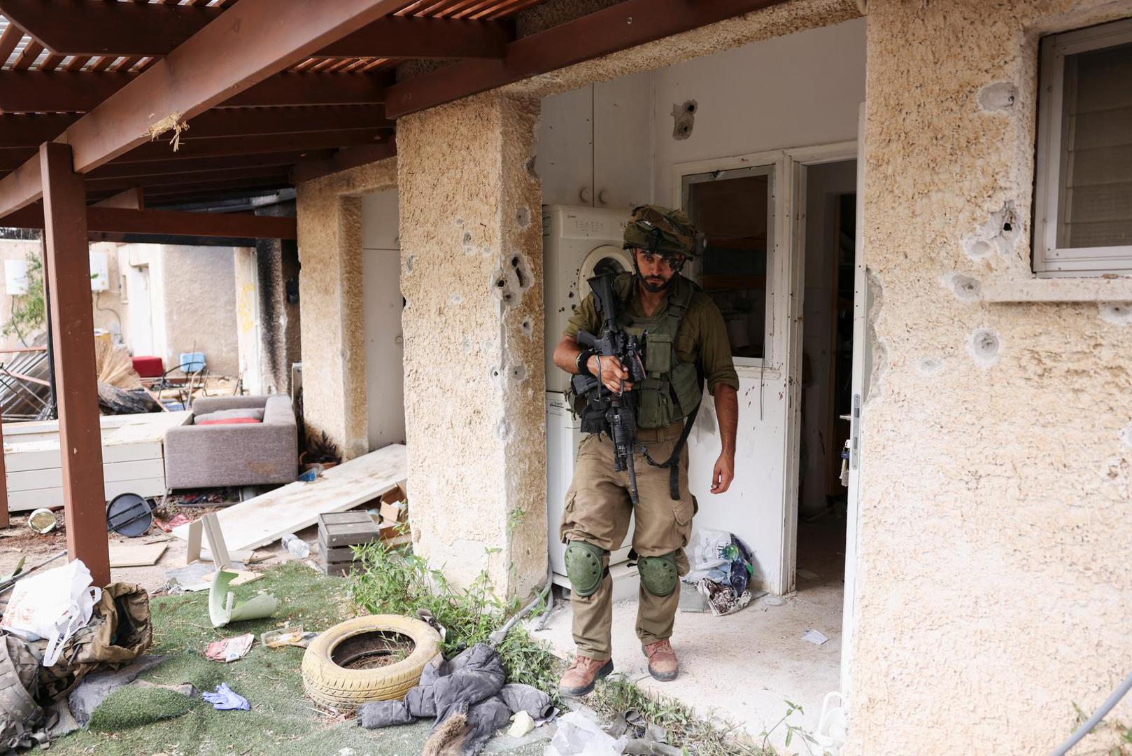 An Israeli soldier stands at the entrance to a building at Kibbutz Kfar Aza, in southern Israel, October 10, 2023. REUTERS/Ronen Zvulun Photo: RONEN ZVULUN/REUTERS