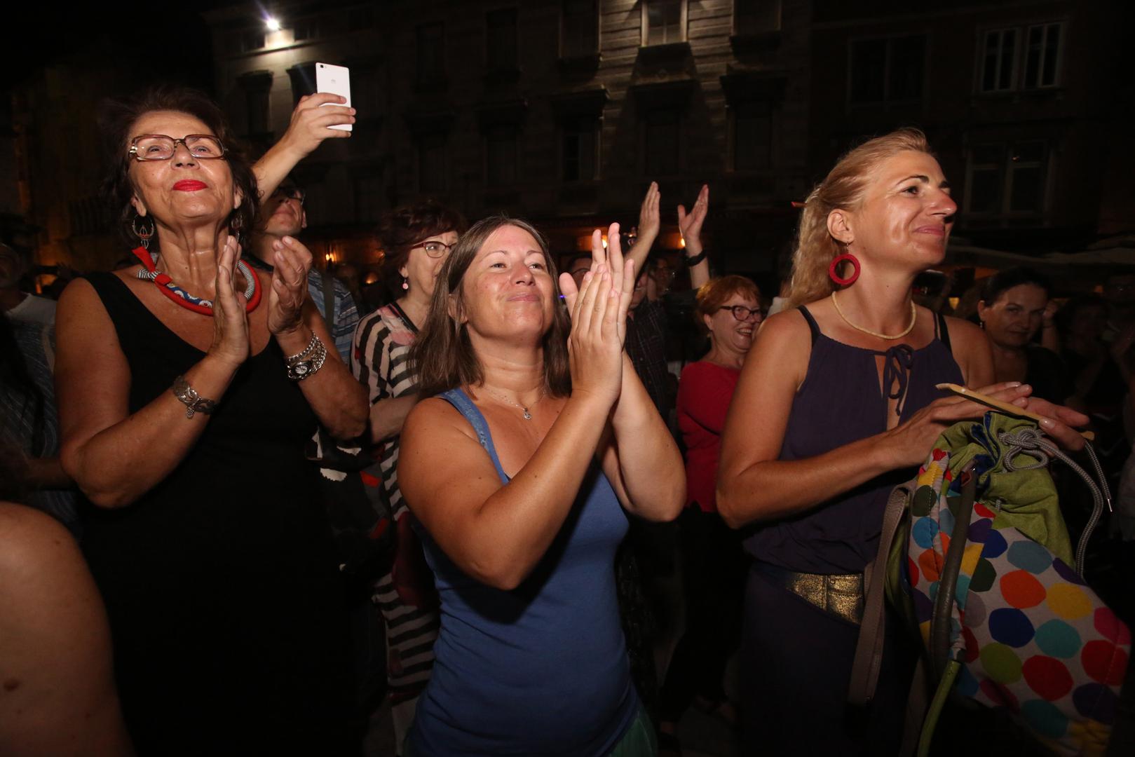 Spontano okupljanje Splićana na splitskoj Pjaci