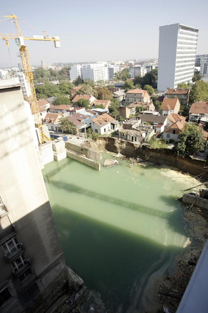 23.09.2007.,Zagreb,Kupska ulica - Dio ulice urusio se zbog izvodjenja gradjevinskih radova na izgradnji poslovne zgrade Hrvatske elektroprivrede (HEP) s podzemnom garazom i trafostanicom. r"nPhoto: Slavko Midzor/PIXSELL