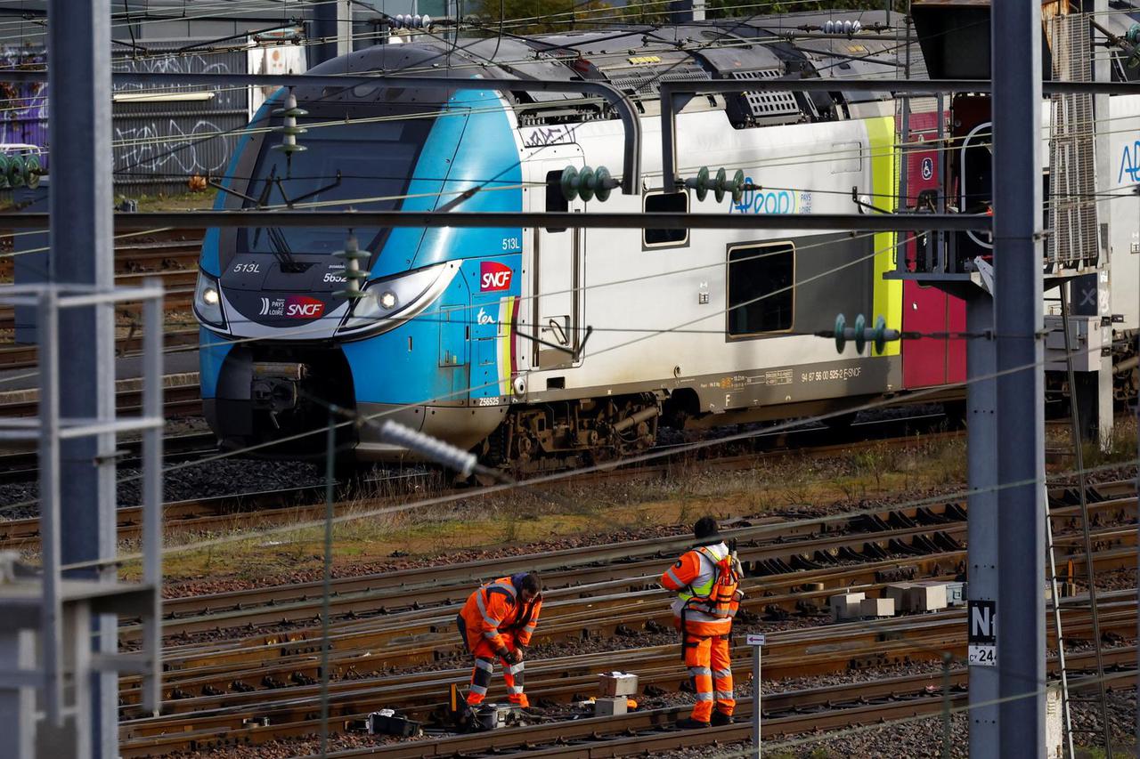 A TER regional train at the railway station in Nantes