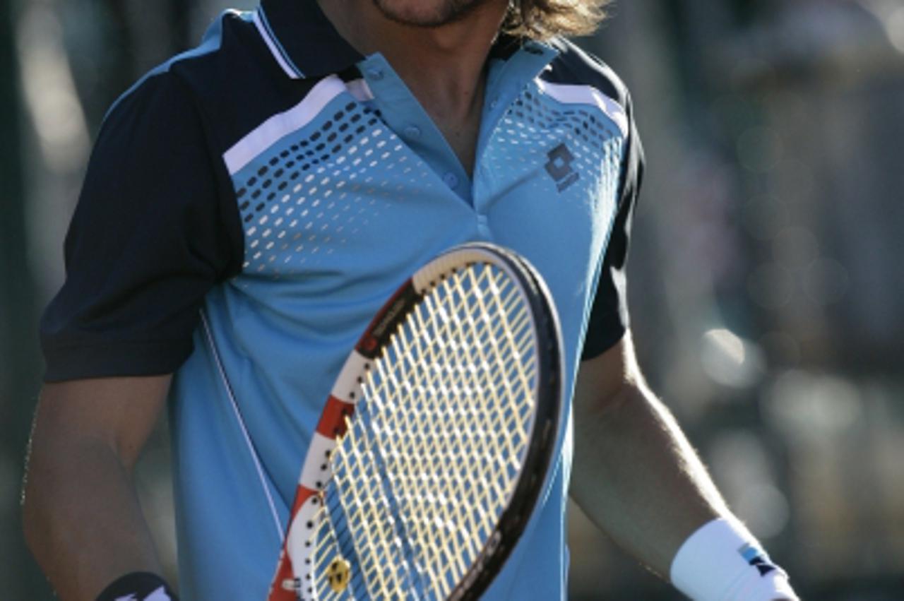 \'Croatia\'s Antonio Veic gestures during a match with Uruguay\'s Pablo Cuevas during their Men\'s first round match in the French Open tennis championship at the Roland Garros stadium, on May 23, 201