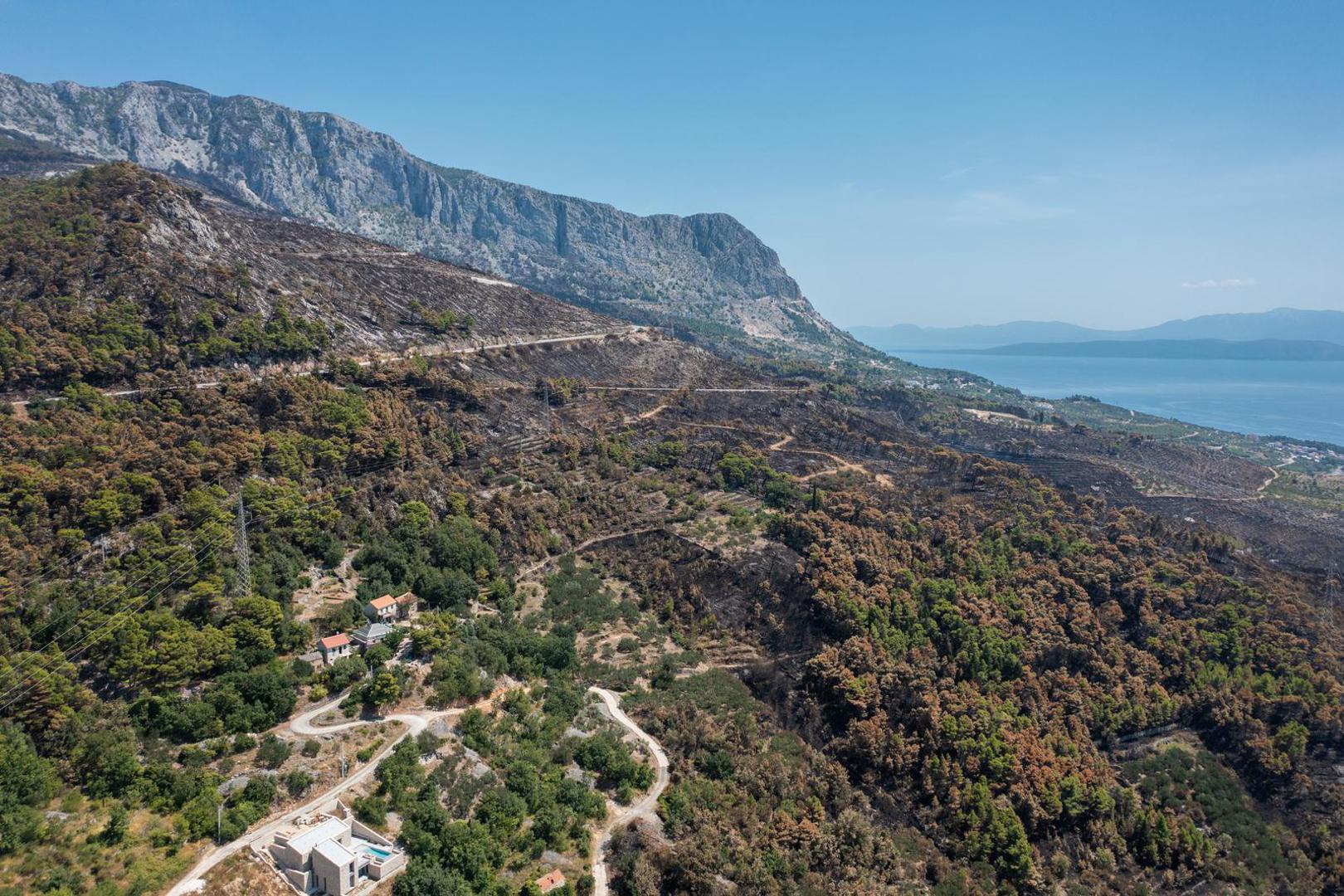 03.08.2024. Gornje Tucepi
Fotografije iz zraka opožarenog podrucja od Tucepi do Gornje Podgore i Parka prirode Biokovo. Photo: Matko Begovic/PIXSELL