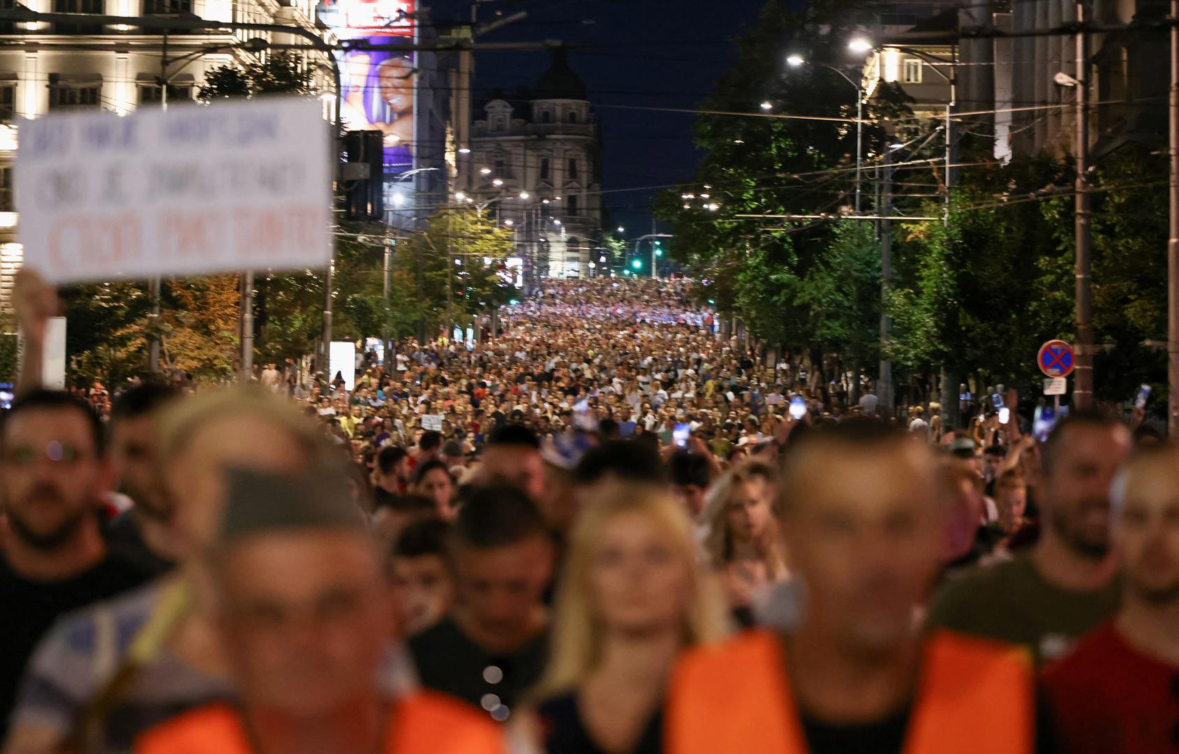 Prosvjedu su prethodili prosvjedni skupovi u pedesetak gradova i naselja diljem Srbije, nakon što je 10. kolovoza istekao rok od 40 dana koji su Savez ekoloških organizacija Srbije (SEOS), ekološki pokreti i udruge dali Vladi rok od 40 dana za usvajanje Zakona.