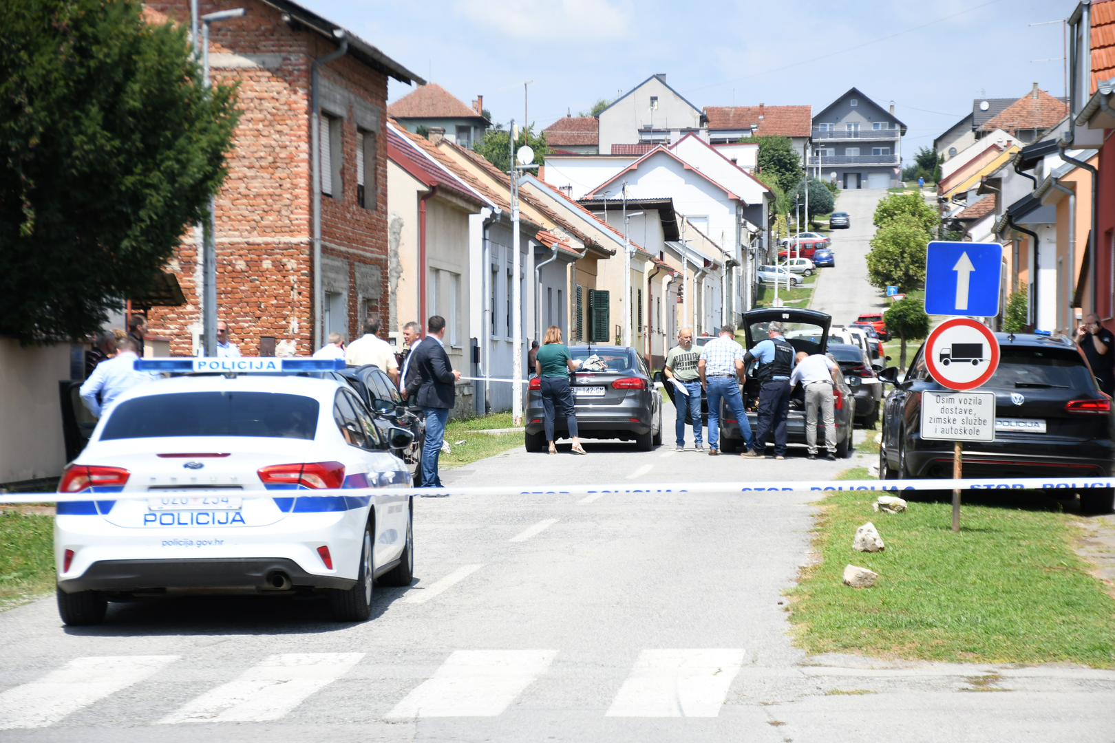 22.07.2024., Daruvar - U Domu za starije i nemocne osobe u Mazuranicevoj ulici muskarac je poceo pucati po ljudima te je petero osoba smrtno stradalo dok se ostalima pruza lijecnicka pomoc.  Photo: Damir Spehar/PIXSELL