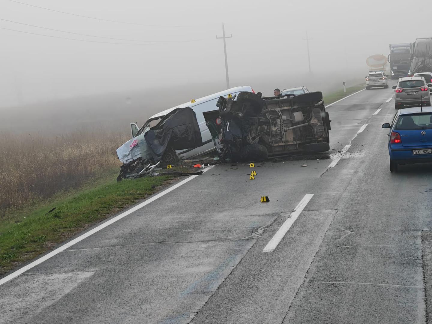 11.11.2023., Osijek - Ministar obrane Mario Banozic sudjelovao je jutros u prometnoj nesreci u kojoj je poginula jedna osoba. Ministar je upravljao osobnim vozilom koje se sudarilo s kombijem. Vozac kombija je poginuo. Photo: Vinkulja/PIXSELL