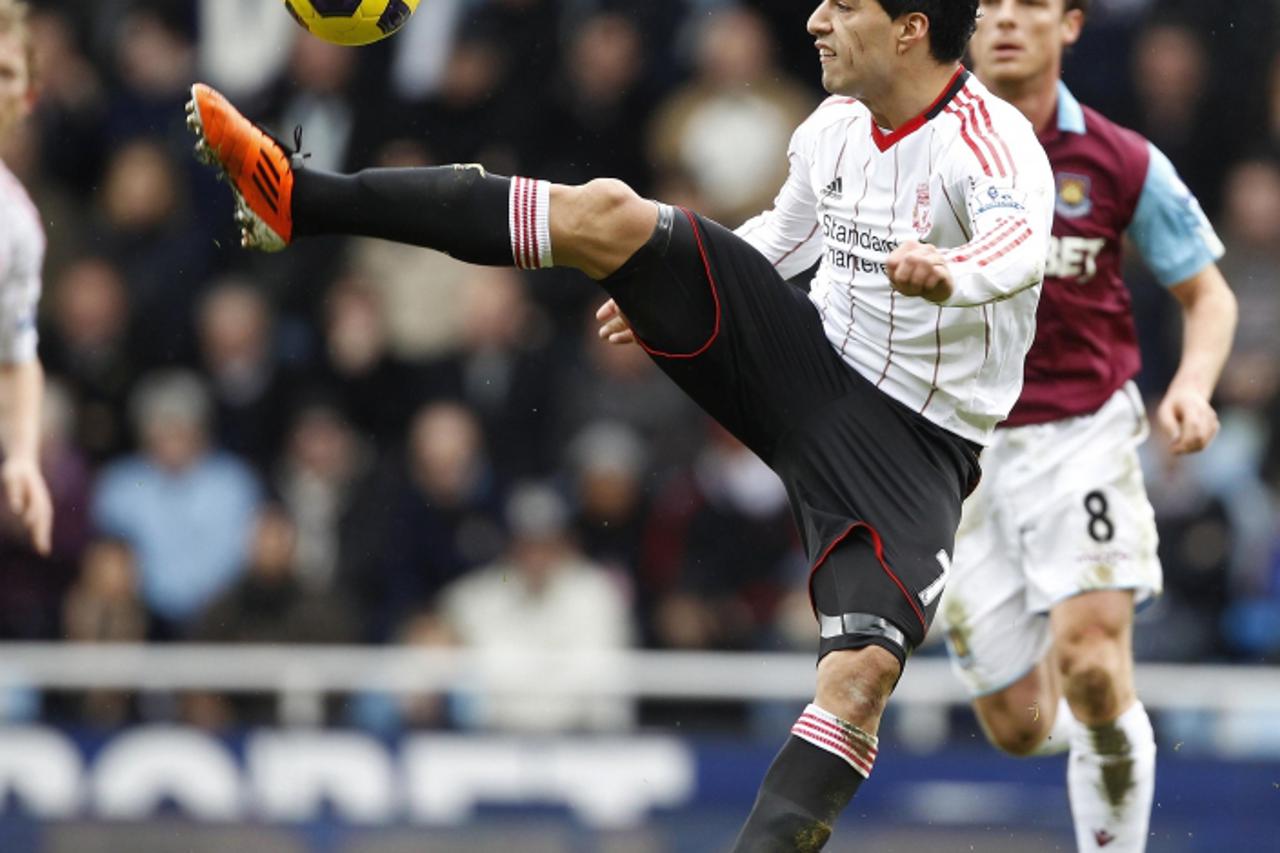 'Luis Suarez of Liverpool controls the ball during their Premier League soccer match against West Ham at Upton Park, East London, February 27, 2011.  REUTERS/Andrew Winning (BRITAIN - Tags: SPORT SOCC