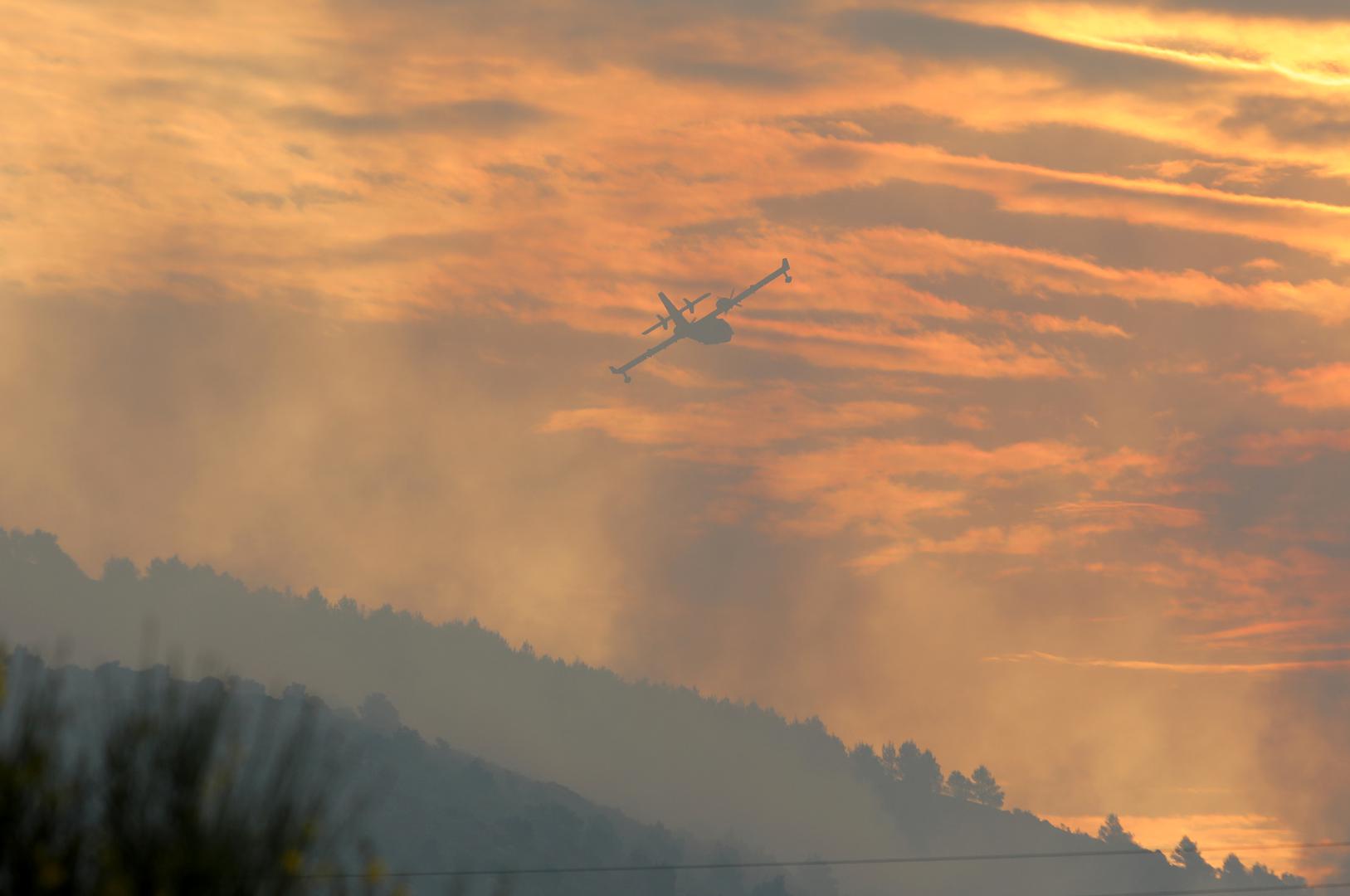 22.04.2024., Vrpolje - Pozar na nepristupacnom terenu izmedju Vrpolja i Grebastice. Photo: Dusko Jaramaz/PIXSELL