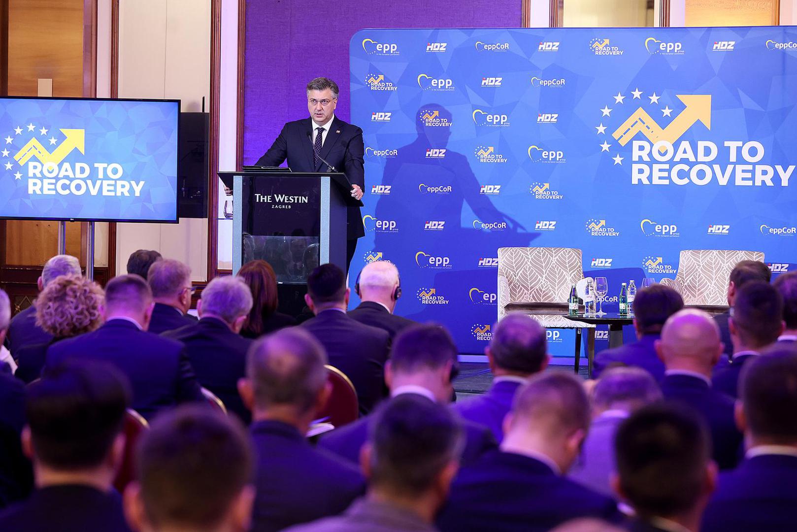 27.02.2023., Zagreb - Predsjednik HDZ-a i Vlade RH Andrej Plenkovic sudjelovao je na konferenciji Put oporavka (Road to Recovery) u organizaciji Klubova zastupnika Europske pucke stranke (EPP) u Europskom parlamentu i Odbora regija te Hrvatske demokratske zajednice. Nakon uvodnih govora potpredsjednika Kluba EPP-a Siegfried Muresana i predsjednika Udruge gradova, gradonacelnika Zeljka Turka, posebnim izlaganjima obratili su se zastupnik Karlo Ressler i potpredsjednica Komisije Dubravka Suica, a sredisnji govor o hrvatskom planu oporavka i otpornosti odrzao je predsjednik Vlade Andrej Plenkovic.  Photo: Goran Stanzl/PIXSELL