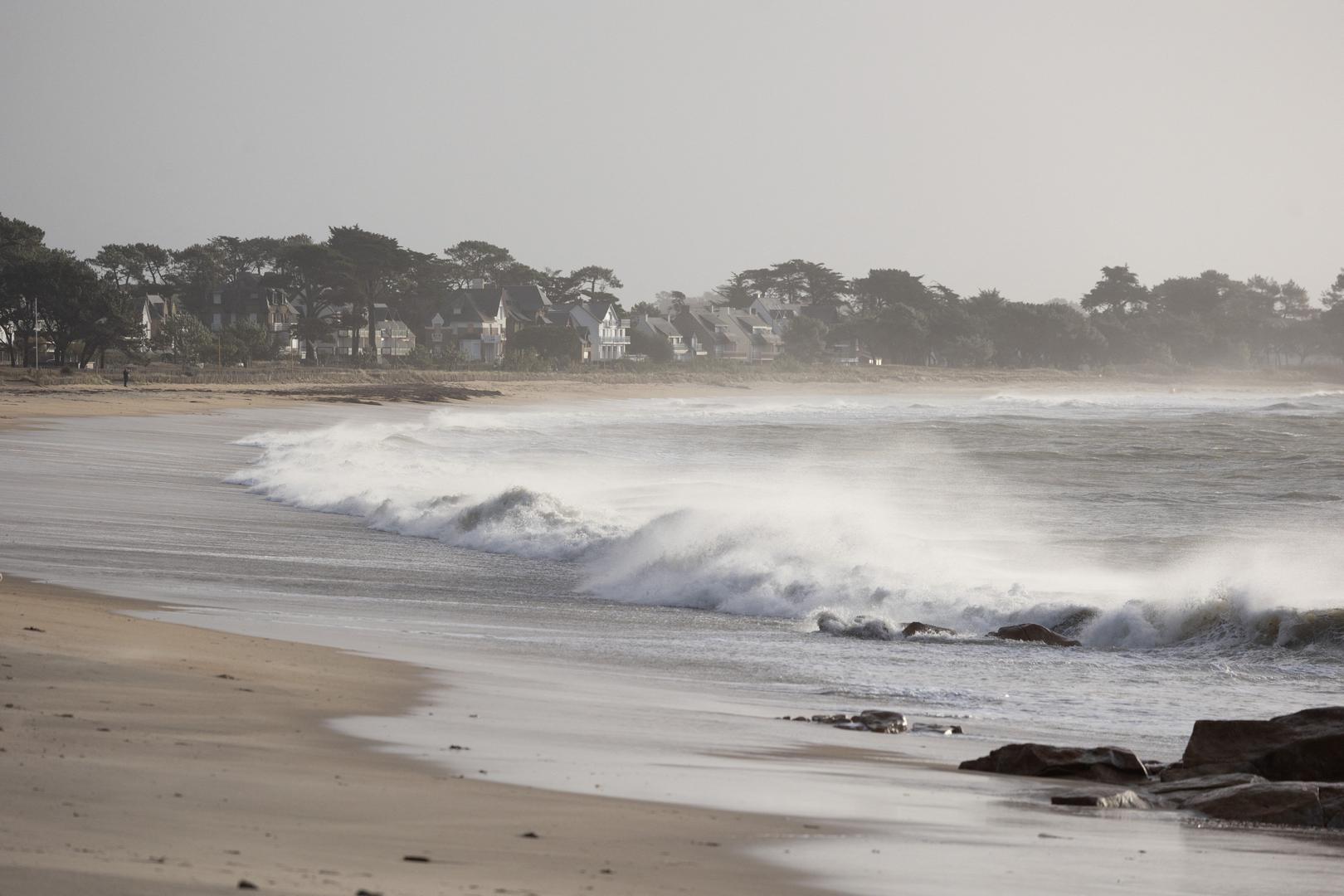 View of waves hitting the Waterfront due to the storm, in Carnac, western France, on November 2, 2023, as the storm Ciaran hits the region. Storm Ciaran battered northern France with record winds of nearly 200 km per hour killing a lorry driver as southern England remained on high alert on November 2, 2023 and rail operators in several countries warned of traffic disruptions. Some 1.2 million homes lost electricity overnight as the storm lashed France northwest coast, ripping trees out of the ground. Photo by Raphael Lafargue/ABACAPRESS.COM Photo: Lafargue Raphael/ABACA/ABACA