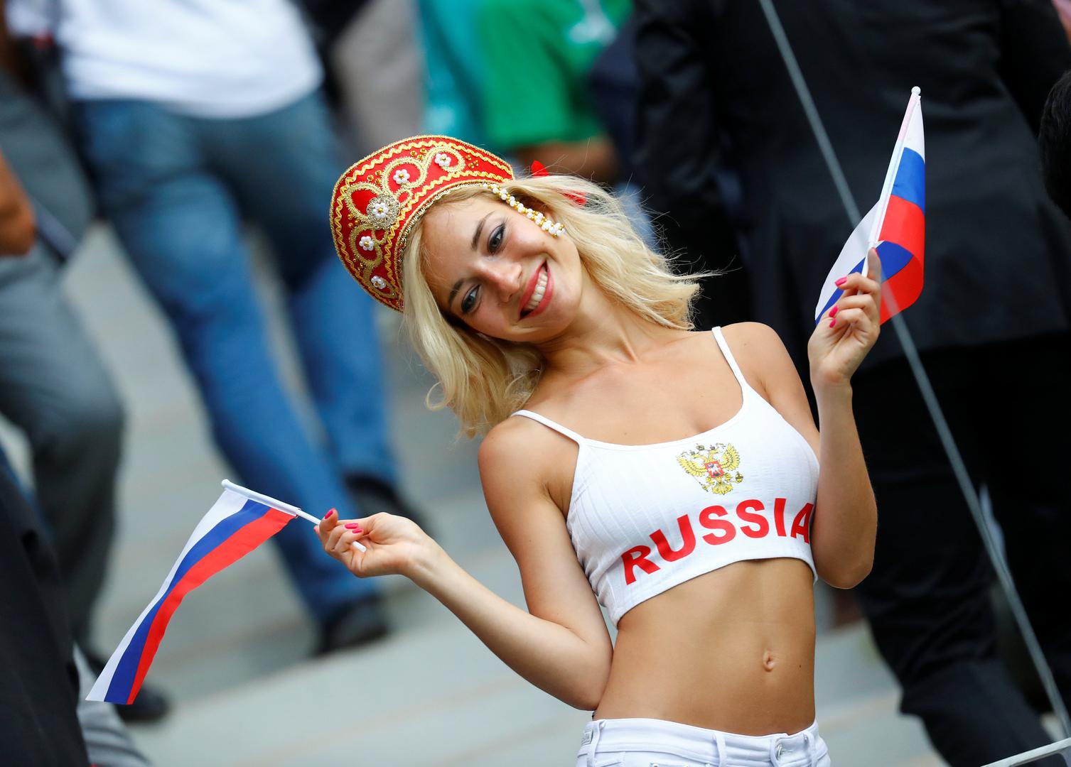 Mnogima je za oko na Svjetskom prvenstvu u Rusiji zapela zanosna plavuša koja bodri domaćina.