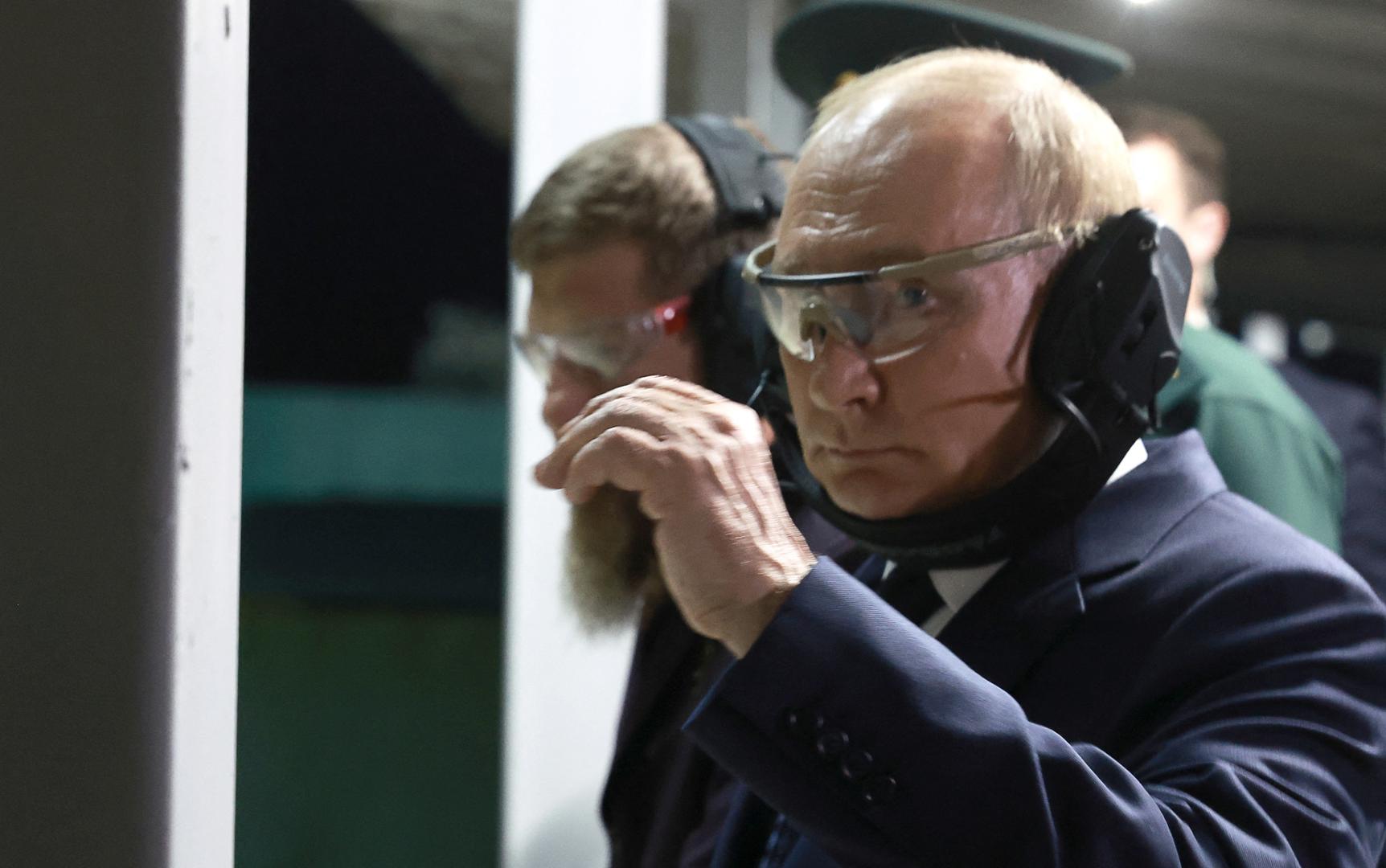 Russia's President Vladimir Putin and head of the Chechen Republic Ramzan Kadyrov watch personnel's practical training at the Russian Special Forces University in Gudermes, Russia August 20, 2024. Sputnik/Vyacheslav Prokofyev/Pool via REUTERS ATTENTION EDITORS - THIS IMAGE WAS PROVIDED BY A THIRD PARTY. Photo: VYACHESLAV PROKOFYEV/REUTERS