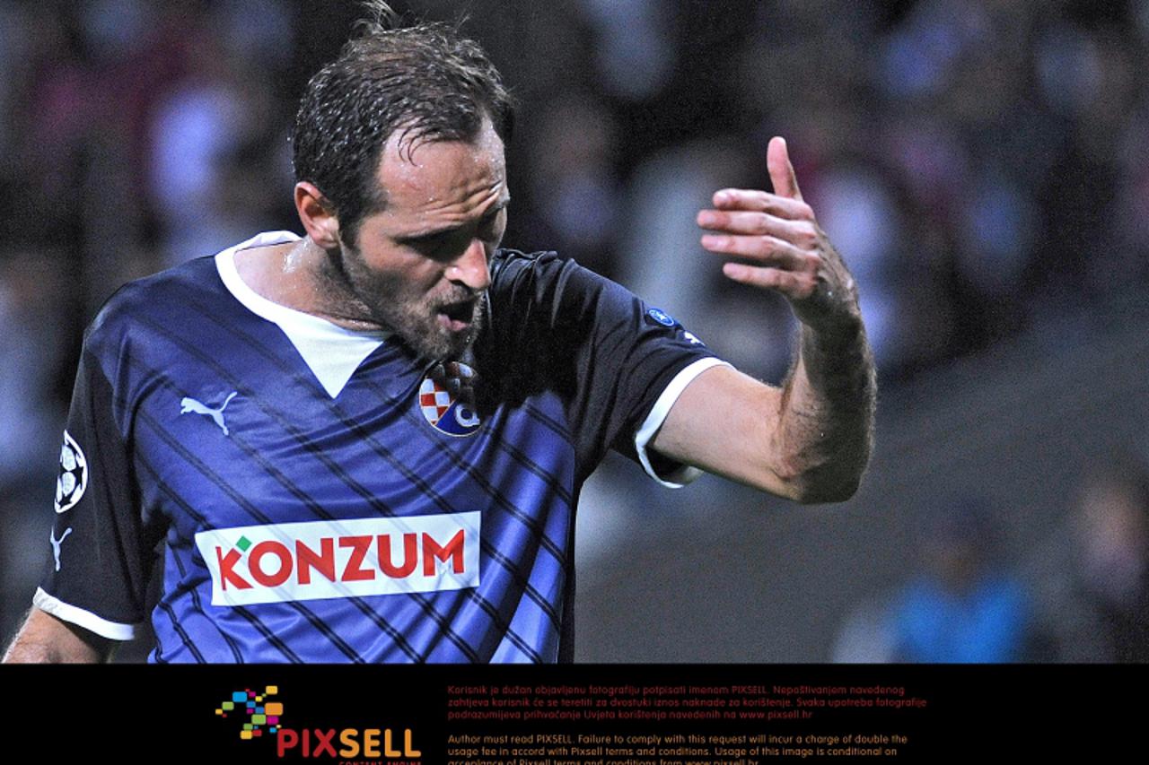 '27.09.2011., Stadion Gerland, Lyon, Francuska - UEFA Liga prvaka, skupina D, 2. kolo, Lyon - Dinamo Zagreb. Josip Simunic(4) ljut na navijace Lyona.  Photo: Goran Stanzl/PIXSELL'