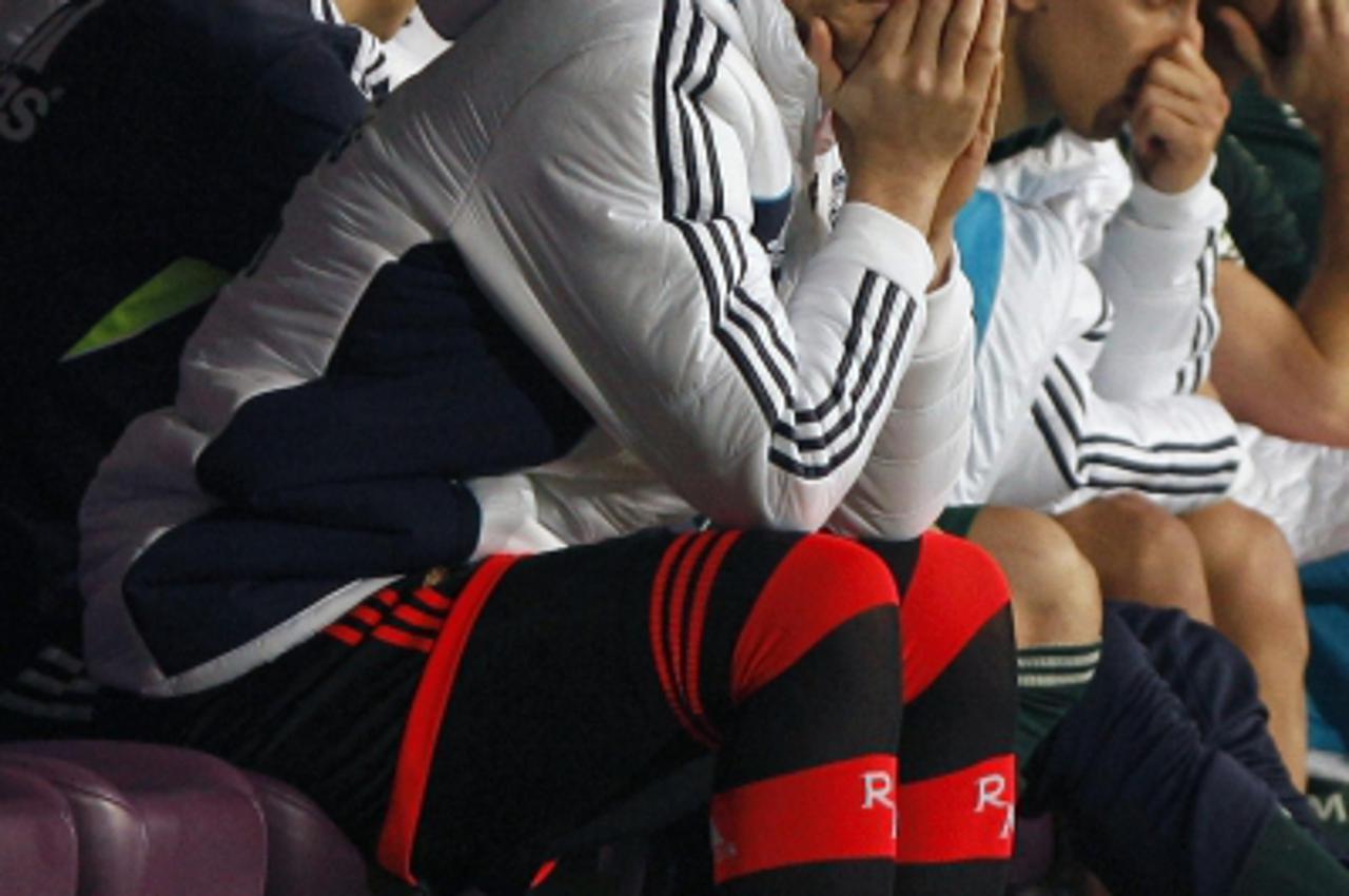 'Real Madrid\'s goalkeeper Iker Casillas (L) reacts as he sits on the bench during his Spanish First Division soccer match against Malaga at La Rosaleda stadium in Malaga, southern Spain December 22, 