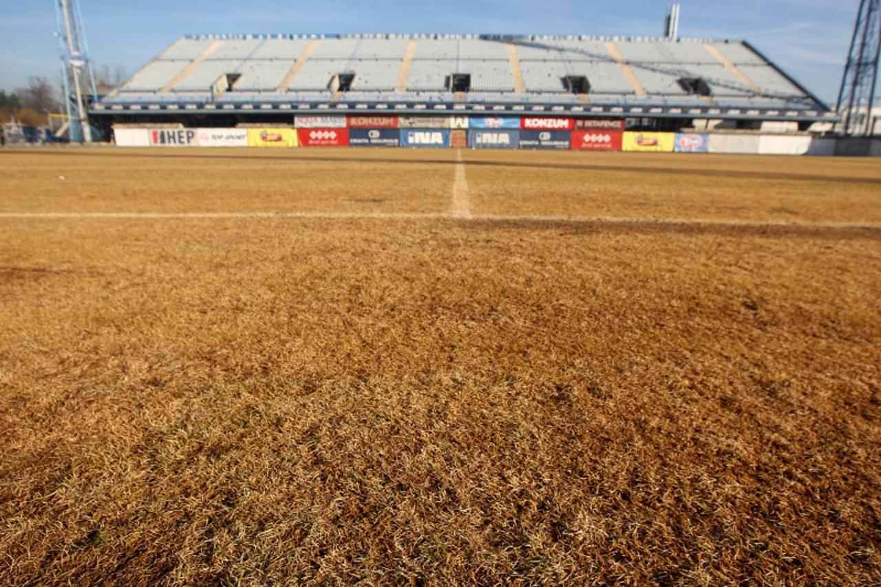 '17.01.2011., Zagreb - Pozutjela i uvela trava na igralistu nogometnog stadiona  u Maksimiru. Photo: Davor Puklavec/PIXSELL'