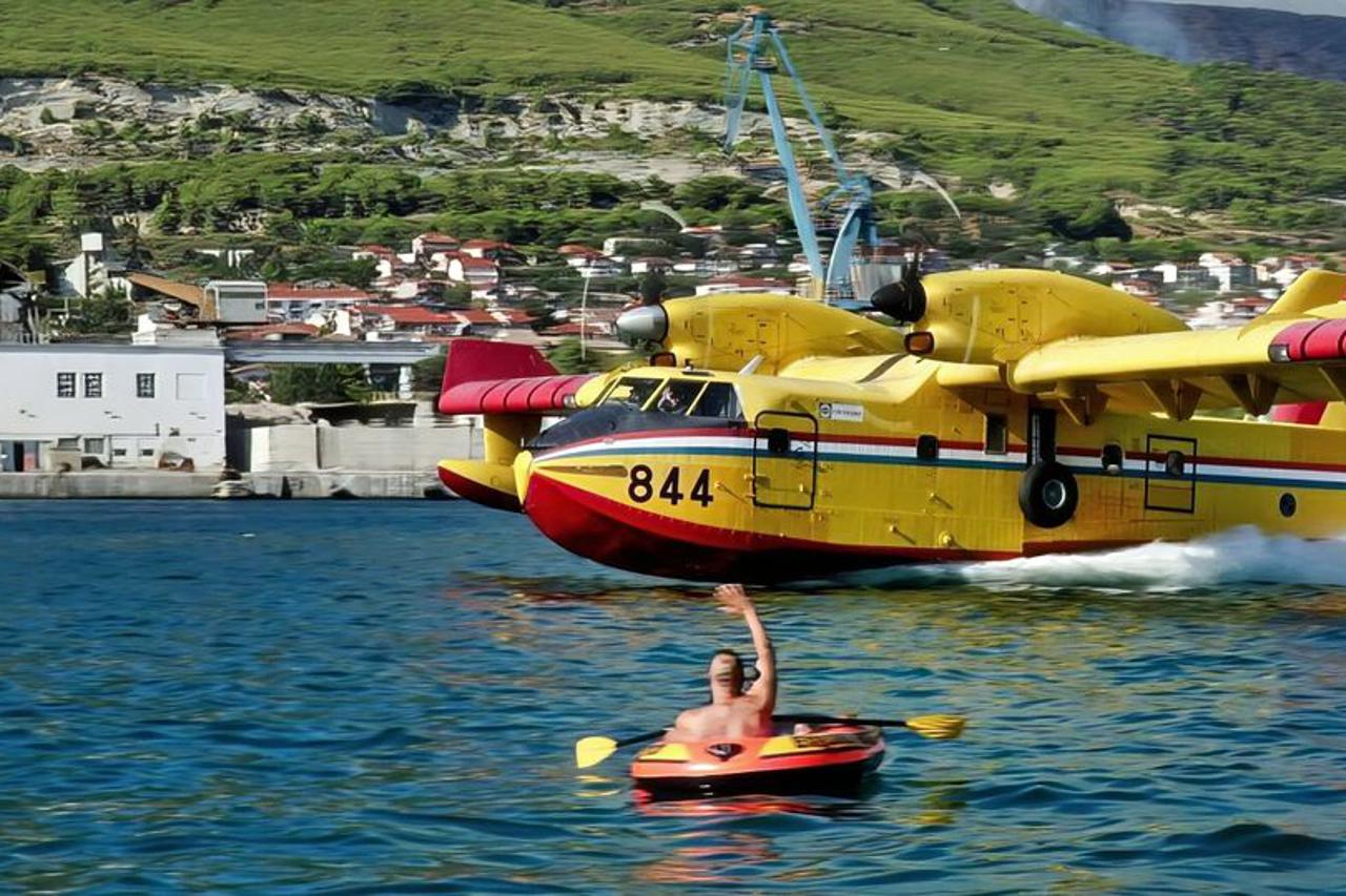 Split: Arhivske fotografije trajekta Lastovo čija je rampa usmrtila mornare u Malom Losšnju