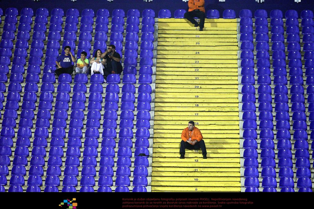 '18.09.2012., Zagreb,  Stadion Maksimir - Nogometna utakmica 1. kola UEFA Lige prvaka. GNK Dinamo - FC Porto.  Maksimirske tribine ostale su poluprazne. Navijaci.  Photo: Goran Stanzl/PIXSELL'