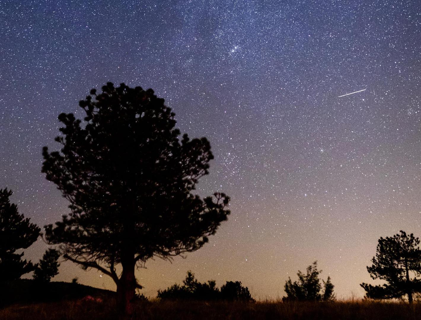 Kozmička prijetnja: Meteorit - Vizija "vatrene lopte iz svemira" izaziva strah od mogućeg udara meteora koji bi mogao promijeniti sudbinu čovječanstva. Iako znanstveno nije potvrđeno, ovakvi scenariji dodatno potiču brige o budućnosti.