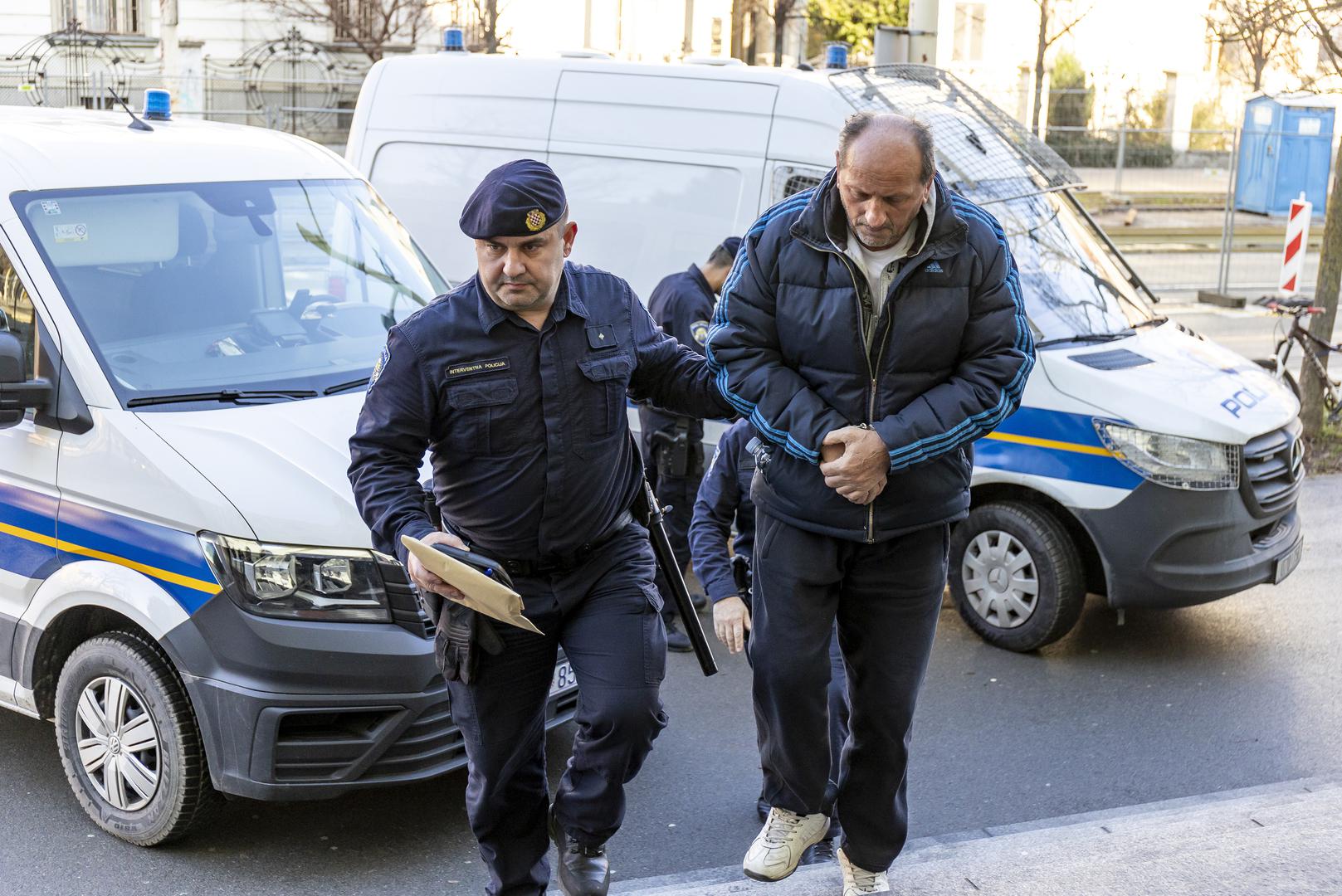 25.01.2024., Osijek - Na Zupanijski sud u Osijeku privedena petorica muskaraca osumnjicenih za krijumcarenje ljudi. Photo: Davor Javorovic/PIXSELL