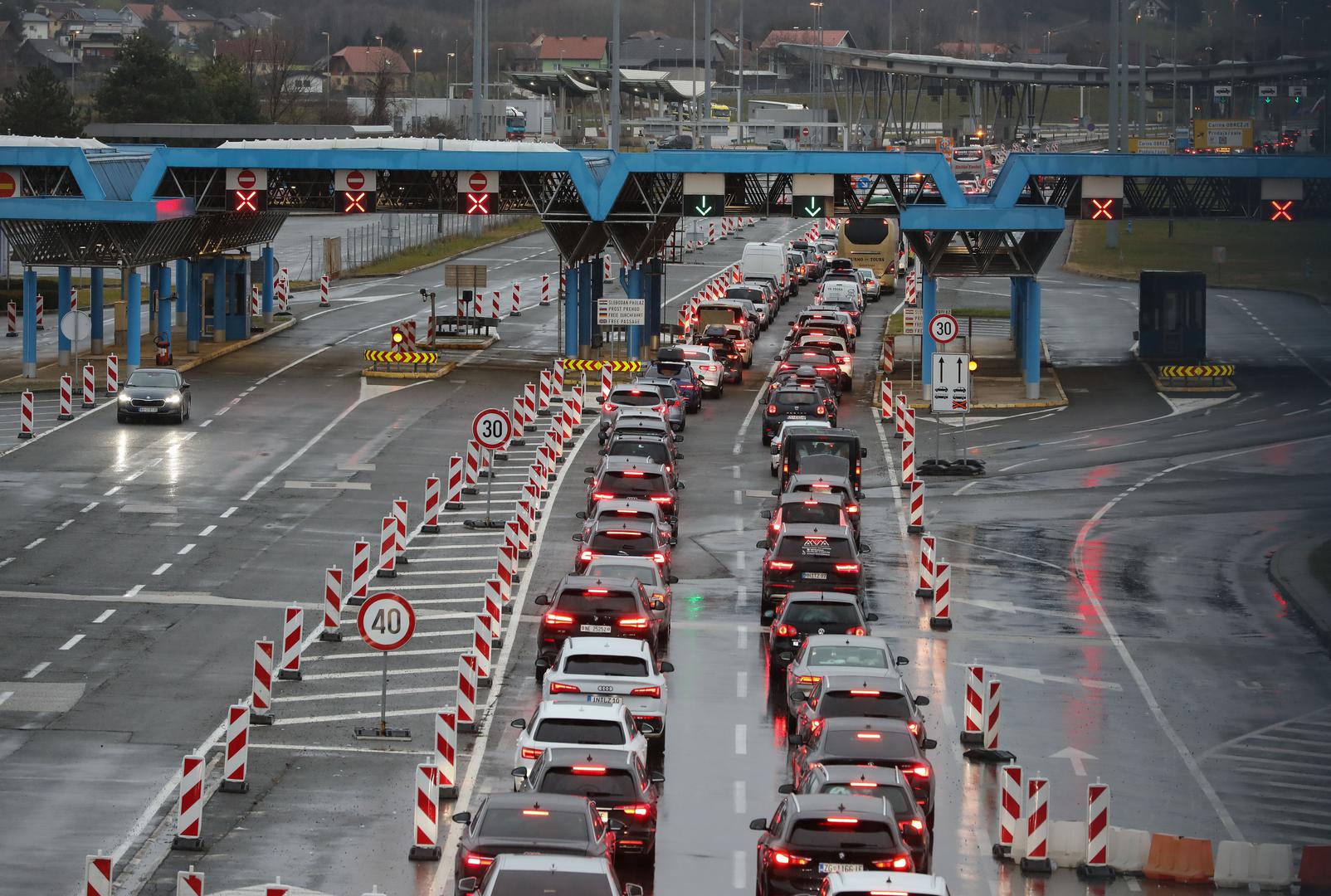 Inače, Slovenija je ranije uvela pogranične kontrole s Hrvatskom, i to zbog priljeva migranata.