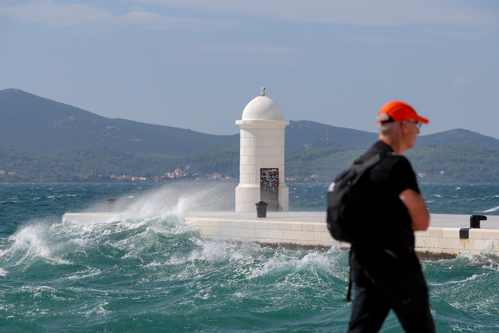 Državni hidrometeorološki zavod (DHMZ) za danas je najavio kako će na Jadranu puhati umjereno i jako jugo te južni vjetar. 

