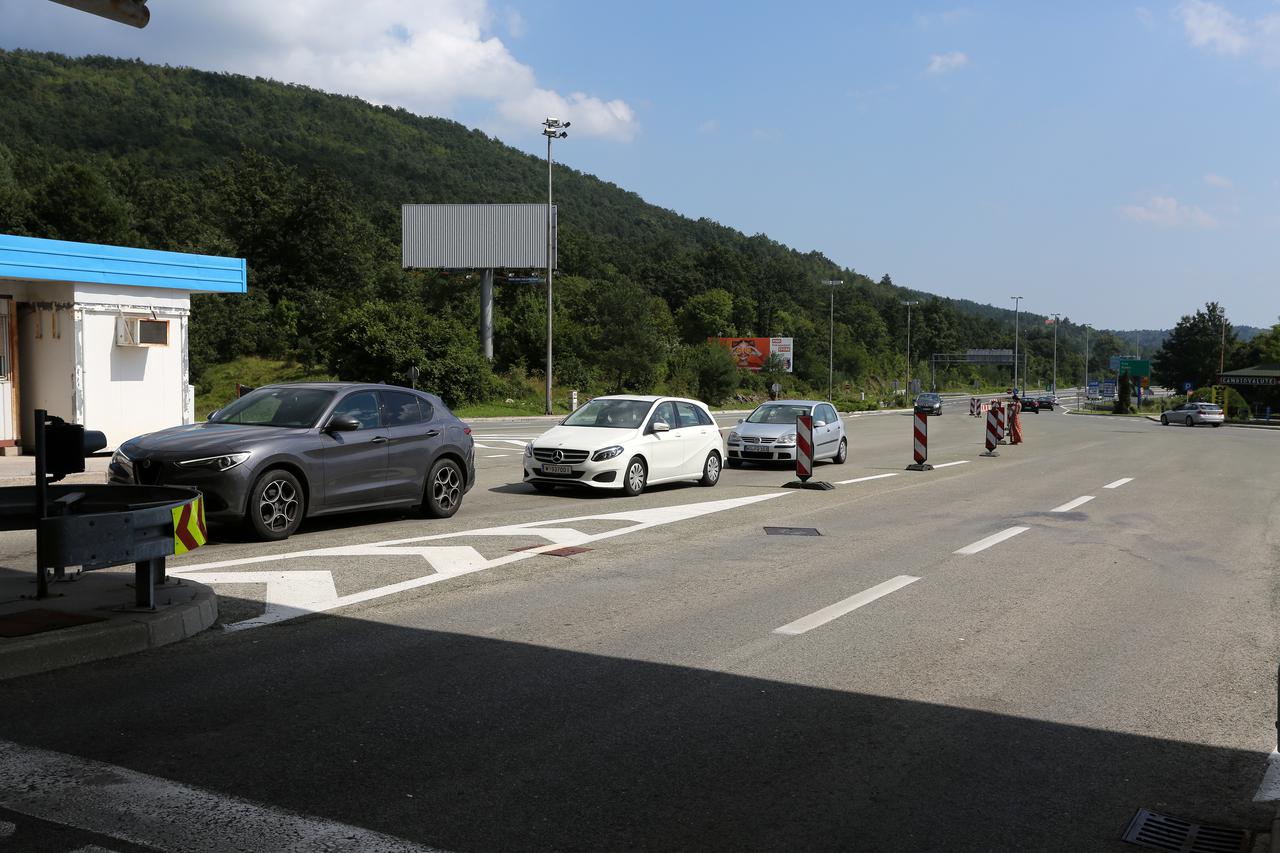 Prazan granični prijelaz Rupa u poslijepodnevnim satima