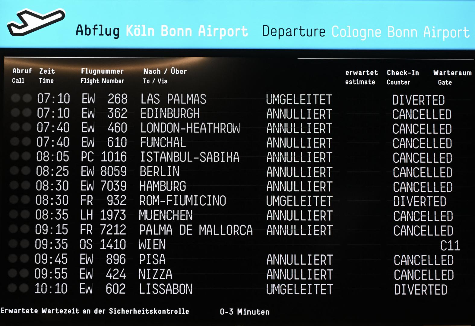 A time table shows diverted and cancelled flights as aviation security workers go on strike at Cologne-Bonn Airport, called by German trade union Verdi, in Cologne, Germany, April 20, 2023. REUTERS/Jana Rodenbusch Photo: JANA RODENBUSCH/REUTERS