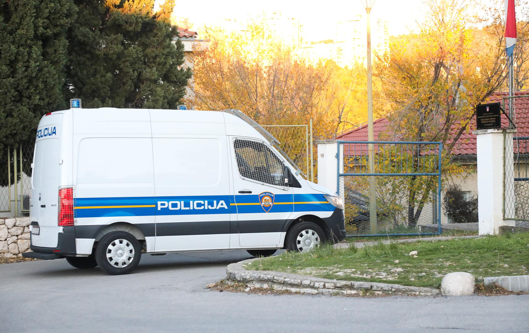 17.12.2023., Sibenik - U policijskom kombiju priveden je vozac koji je bio u bjegu nakon sto je sinoc u Tribunju pregazio djevojku (18) Photo: Dusko Jaramaz/PIXSELL