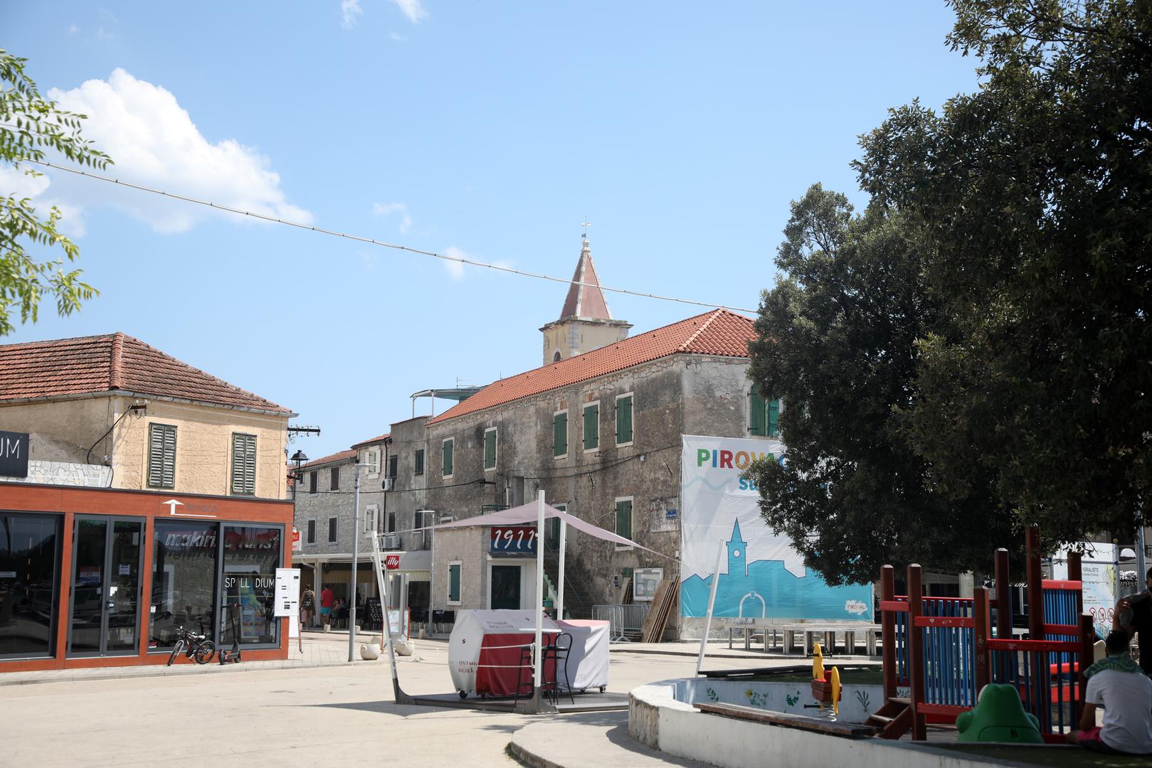 23.07.2024.,Pirovac-- Turisticka patrola i Vecernjakove zvjezdice u Pirovcu. Photo: Dusko Jaramaz/PIXSELL