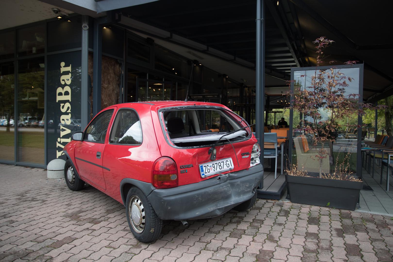 U zagrebačkoj policiji potvrdili su da su se sudarili teretno vozilo i osobni automobil, piše 24sata.