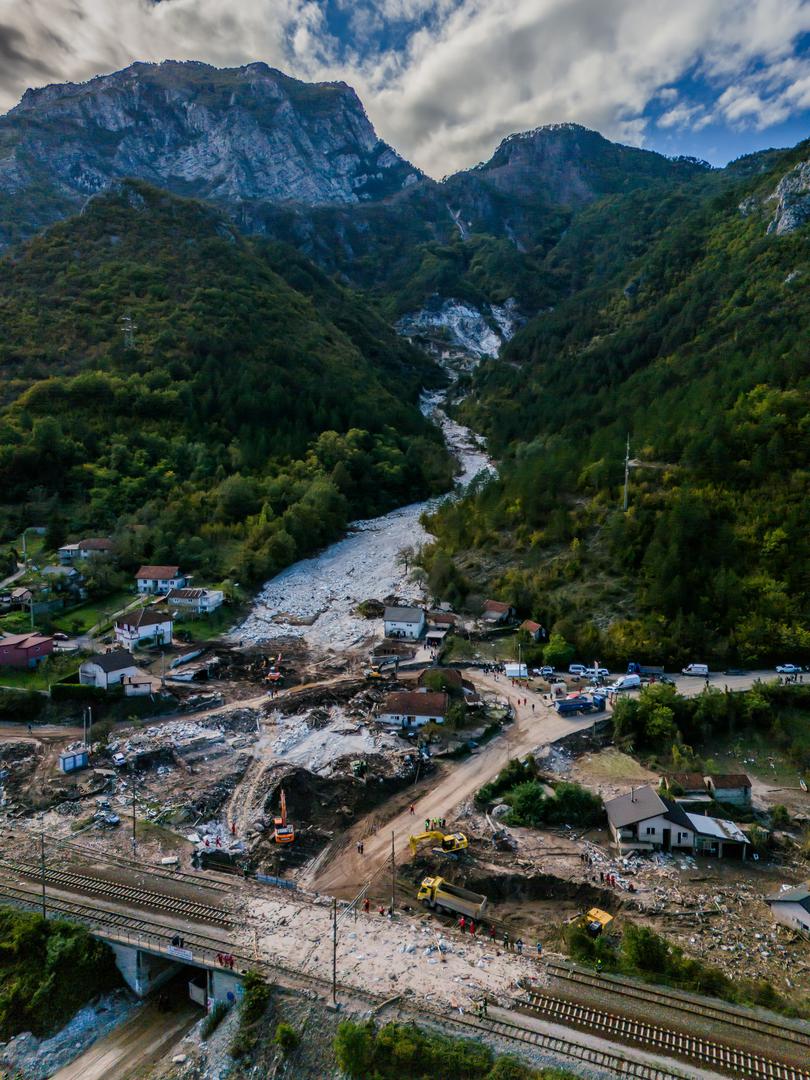 Vlada Hercegovačko-neretvanske županije priopćila je kako kamenolom uopće nije imao dopuštenje za rad. Tvrtka Sani d.o.o. Jablanica koja je formalno upisana kao posjednik nikada nije dobila koncesiju za vađenje kamena.